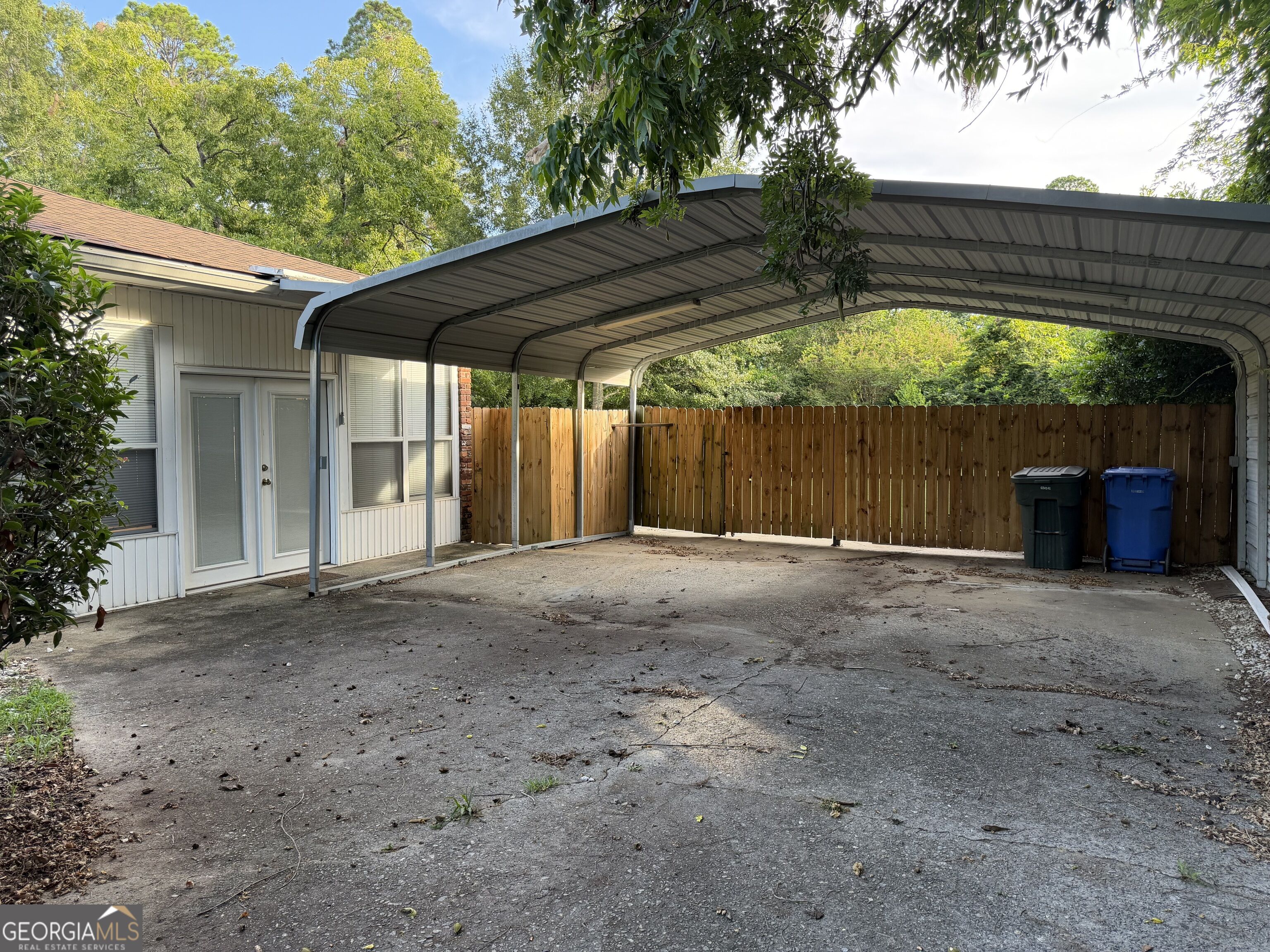 1606 Roberson Street Property Photo 6