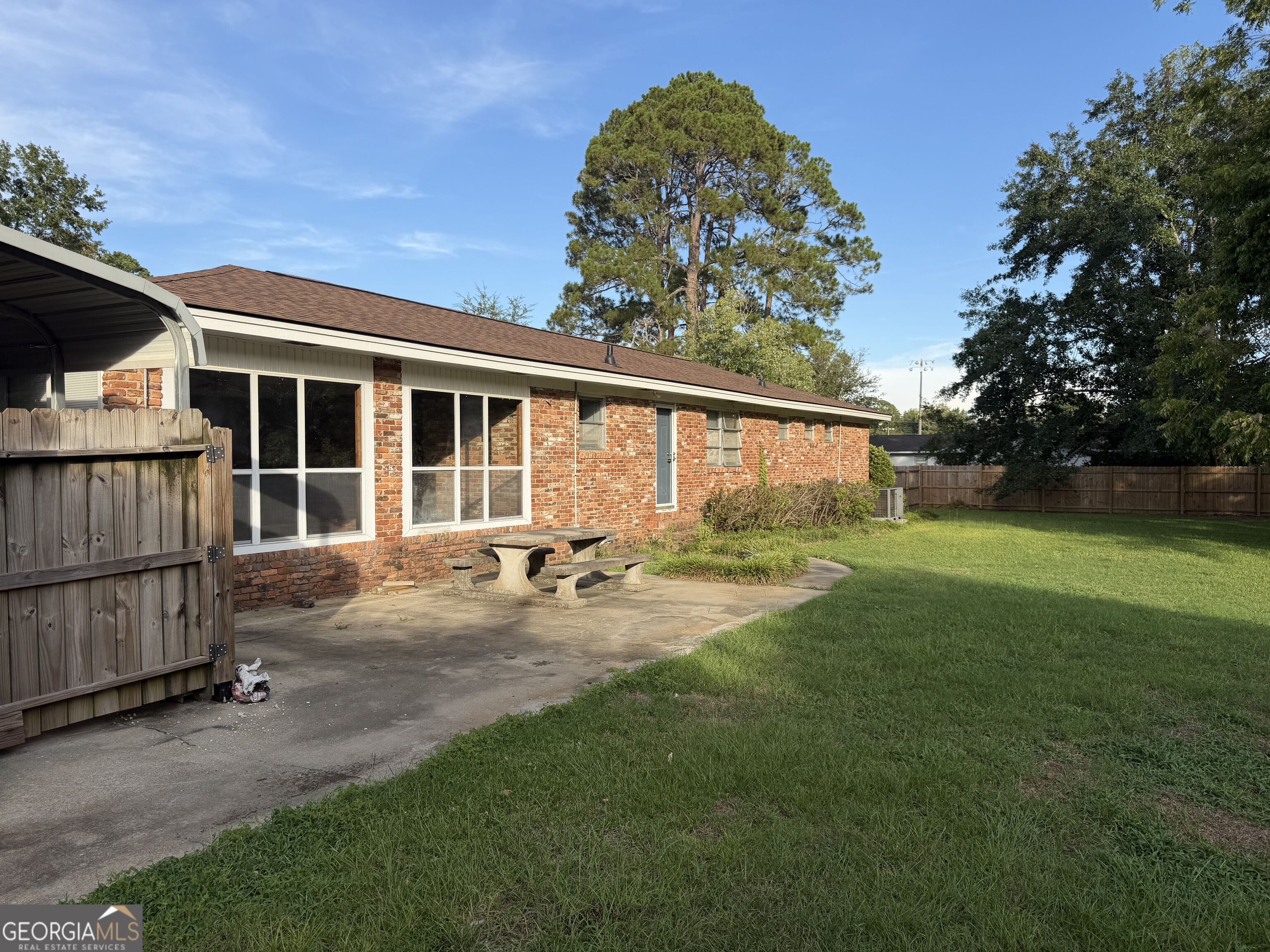 1606 Roberson Street Property Photo 8