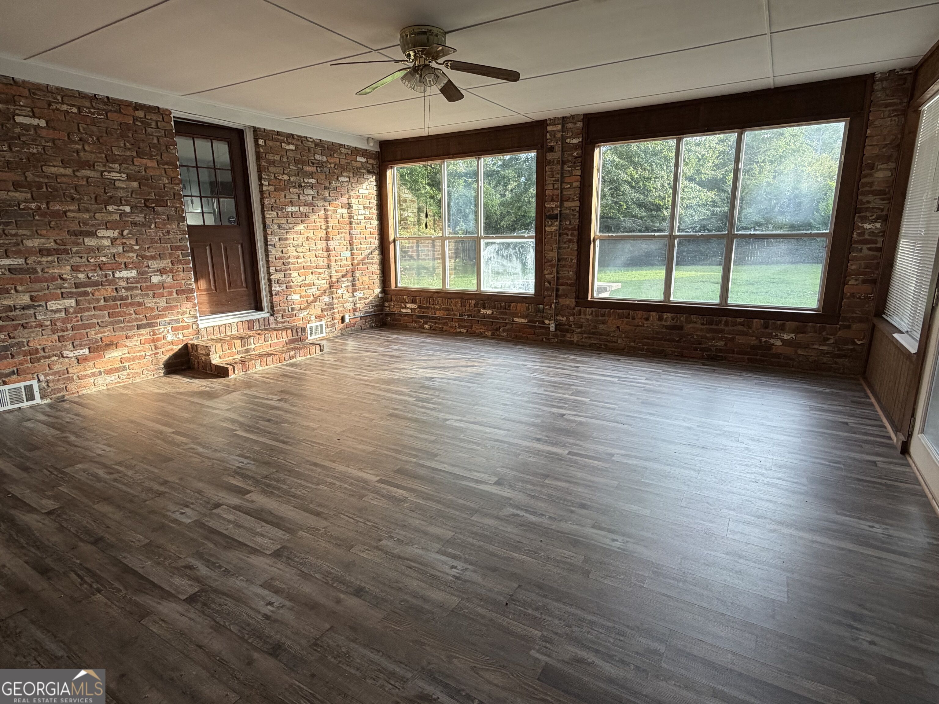 1606 Roberson Street Property Photo 12