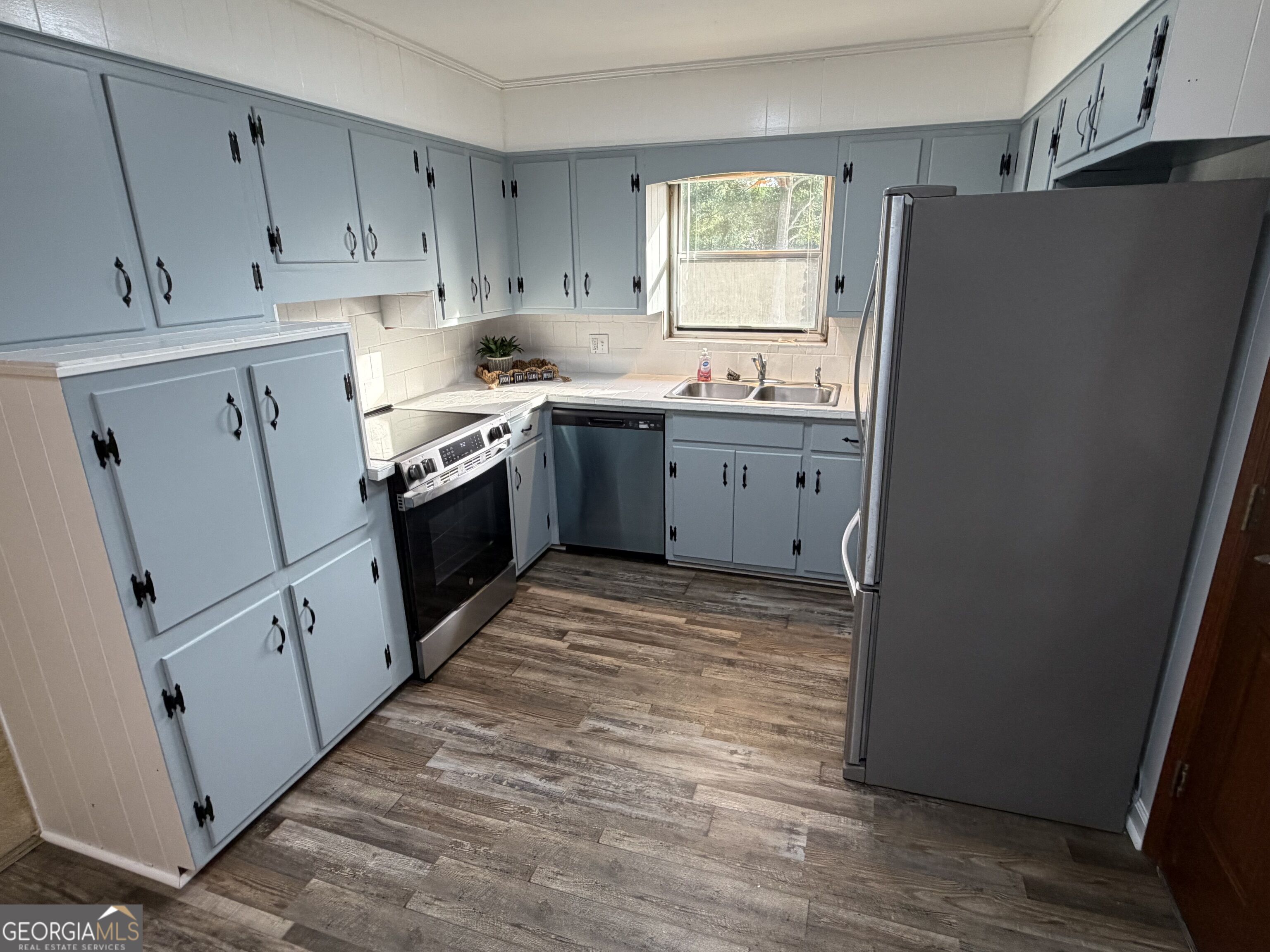 1606 Roberson Street Property Photo 14