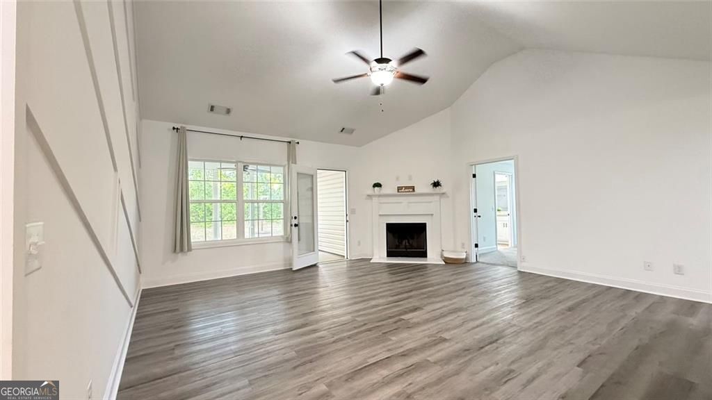 1890 Roxey Lane Property Photo 6