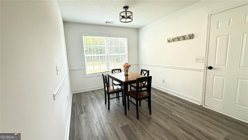 1890 Roxey Lane Property Photo 7