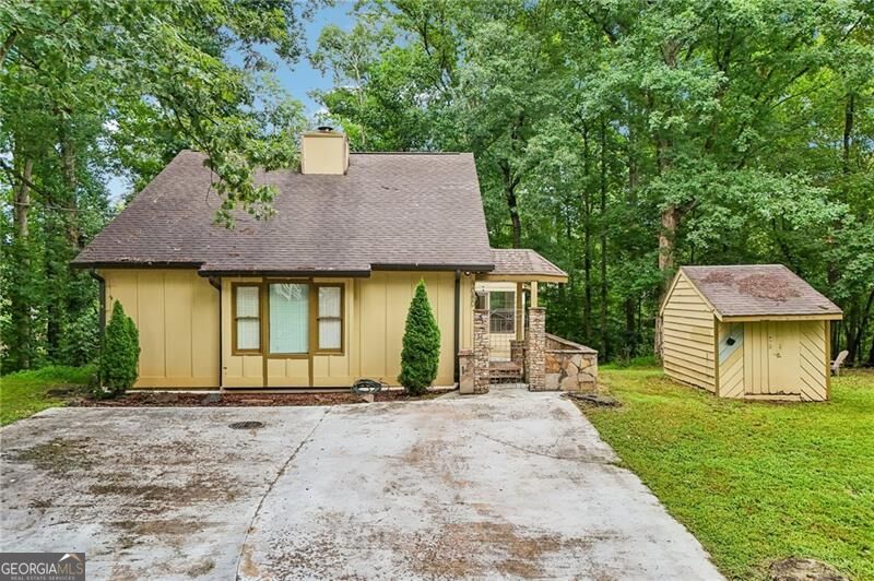 9080 Pine Tree Circle Property Photo 2