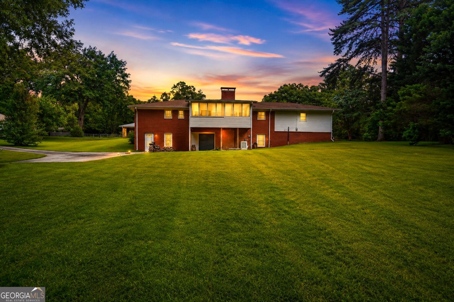 128 Scott Circle Property Photo 6