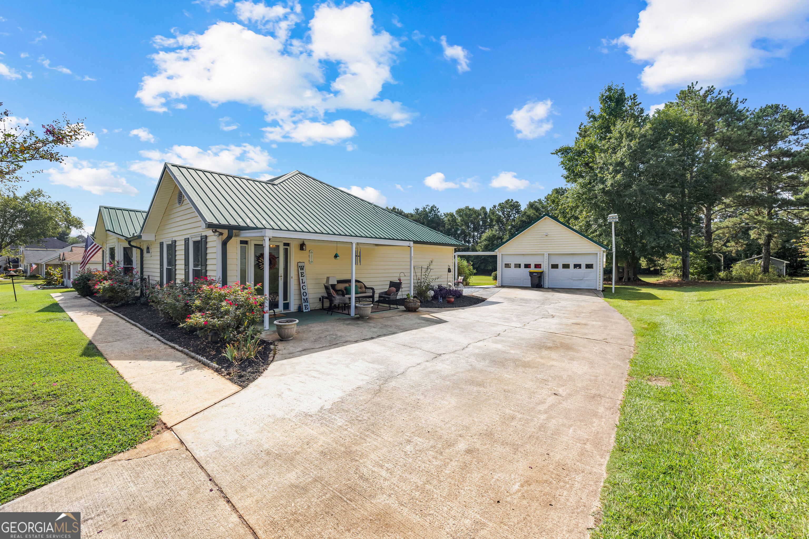 95 Firethorne Drive Property Photo 4