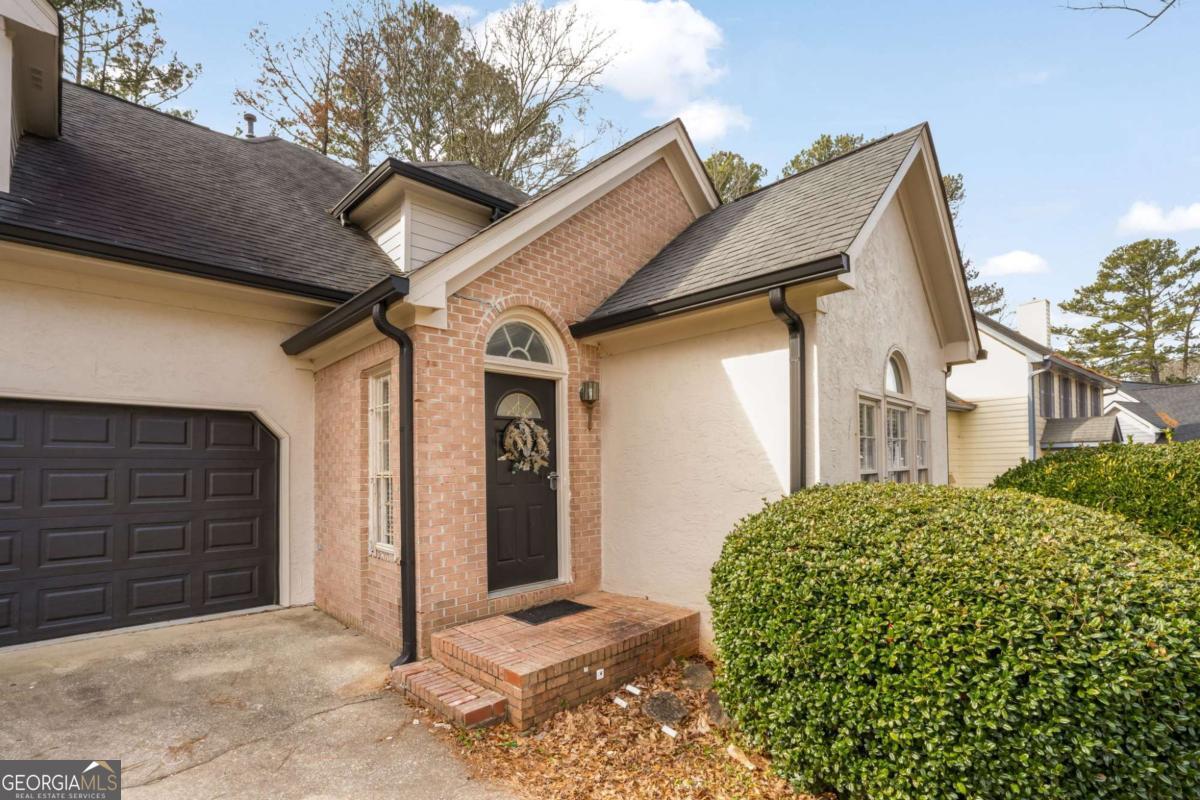 458 Stonebridge Court Property Photo 2