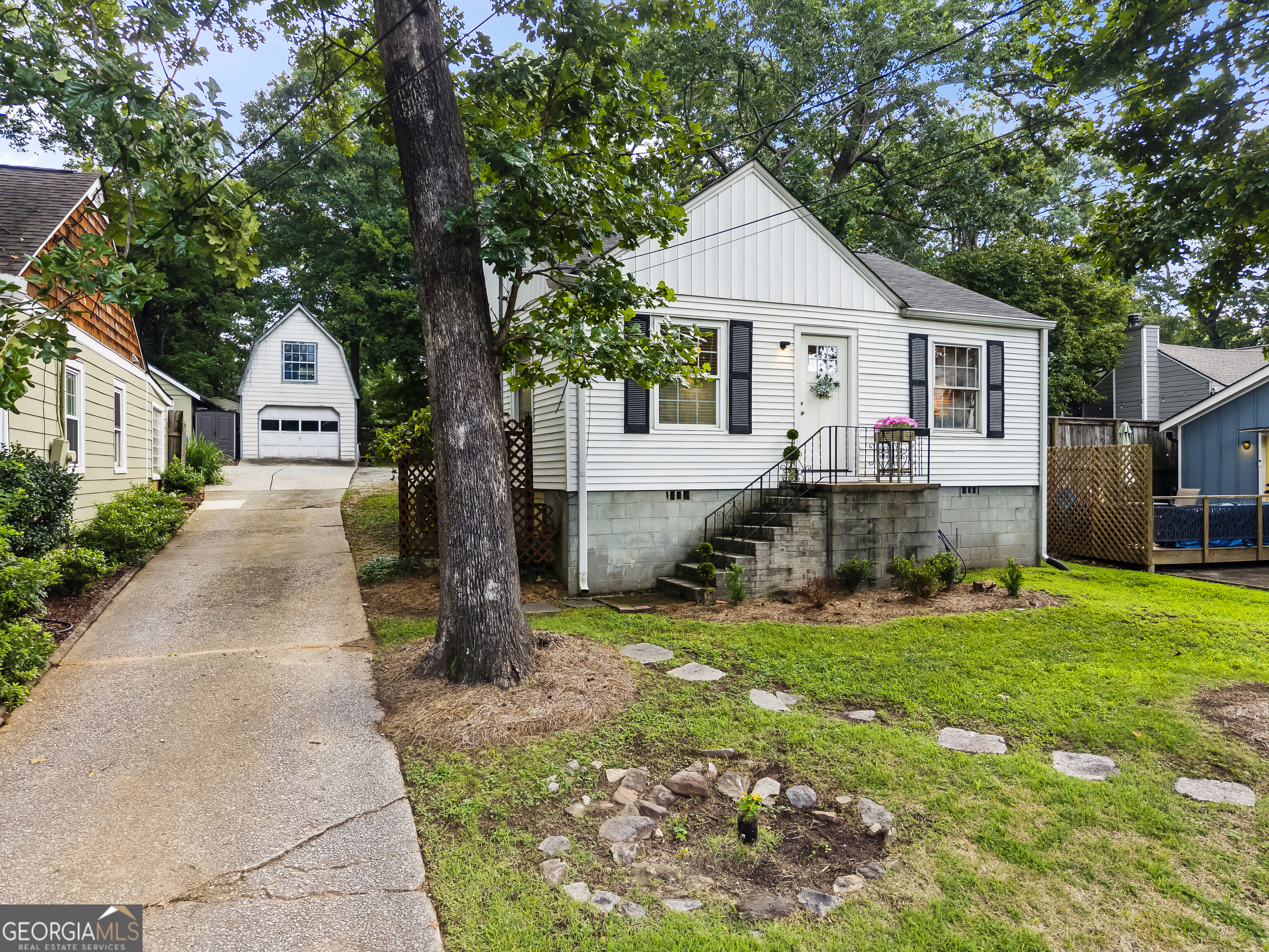1467 Hawthorne Avenue NW Property Photo 1