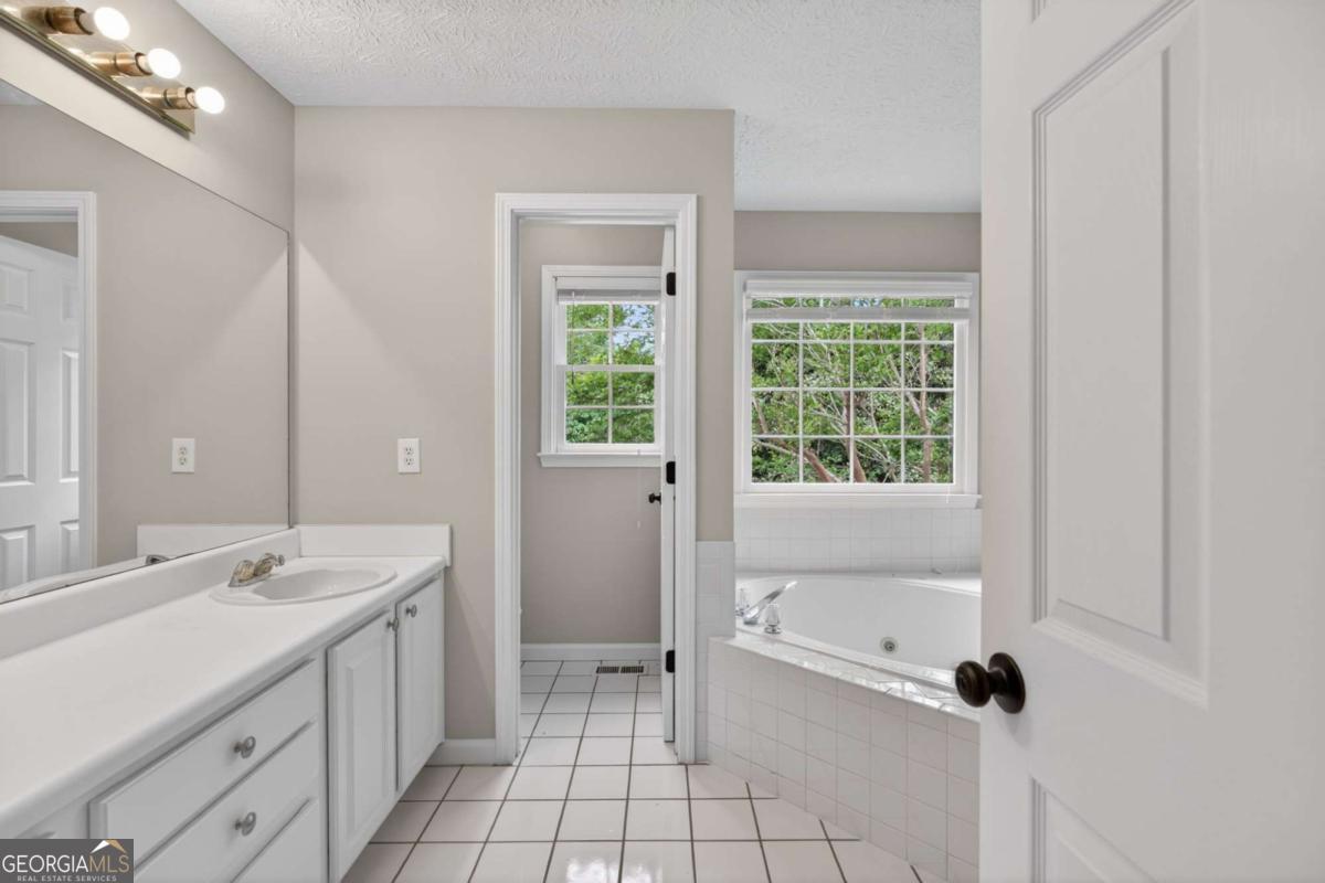 3301 Connie Way Property Photo 23