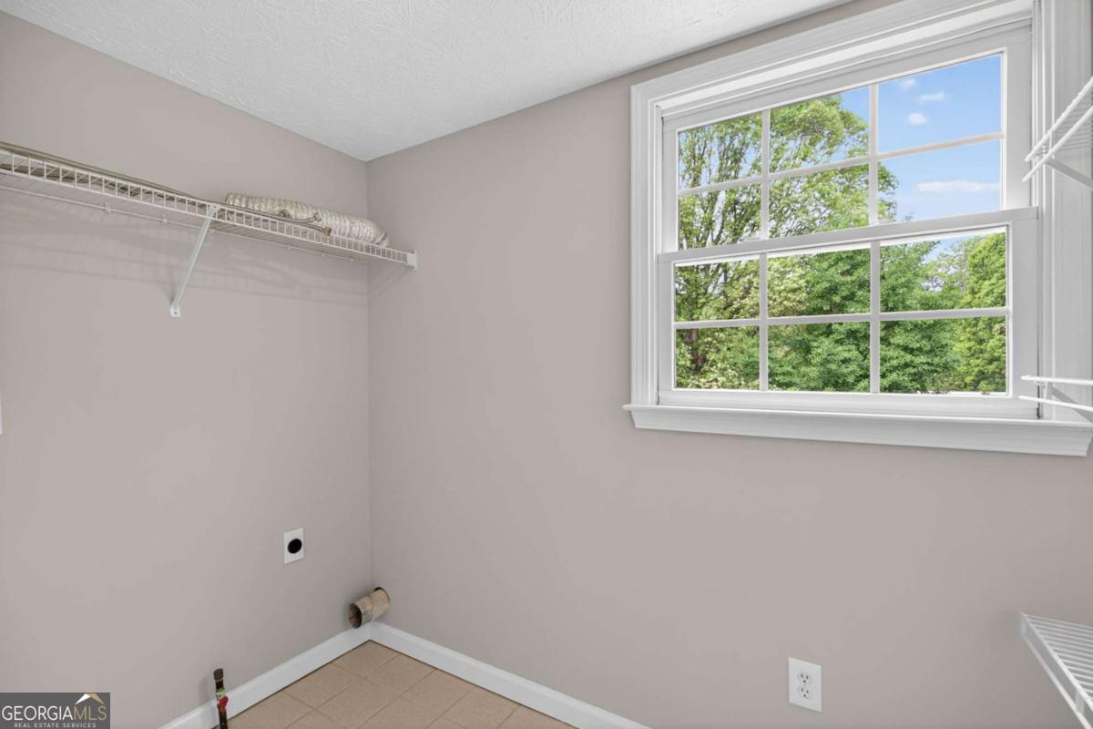 3301 Connie Way Property Photo 26