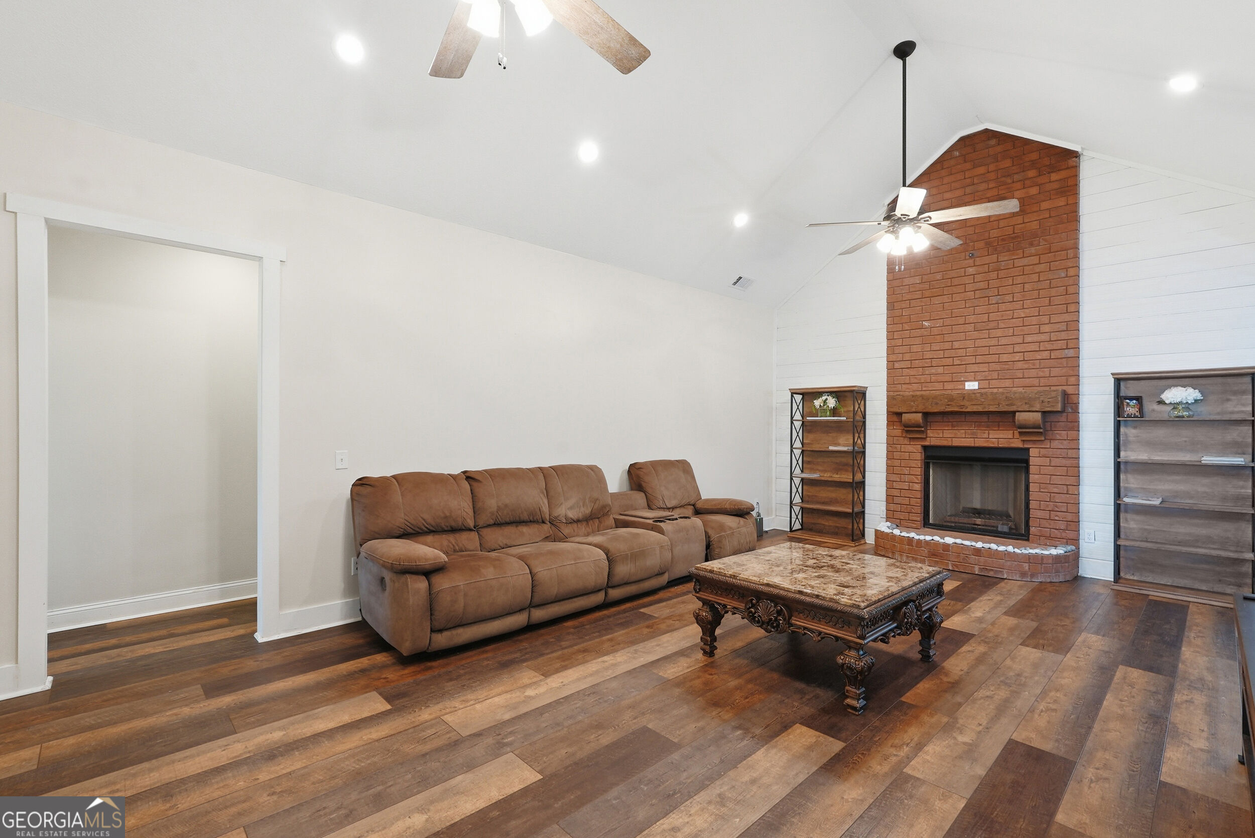 1201 E Hampton Drive Property Photo 6