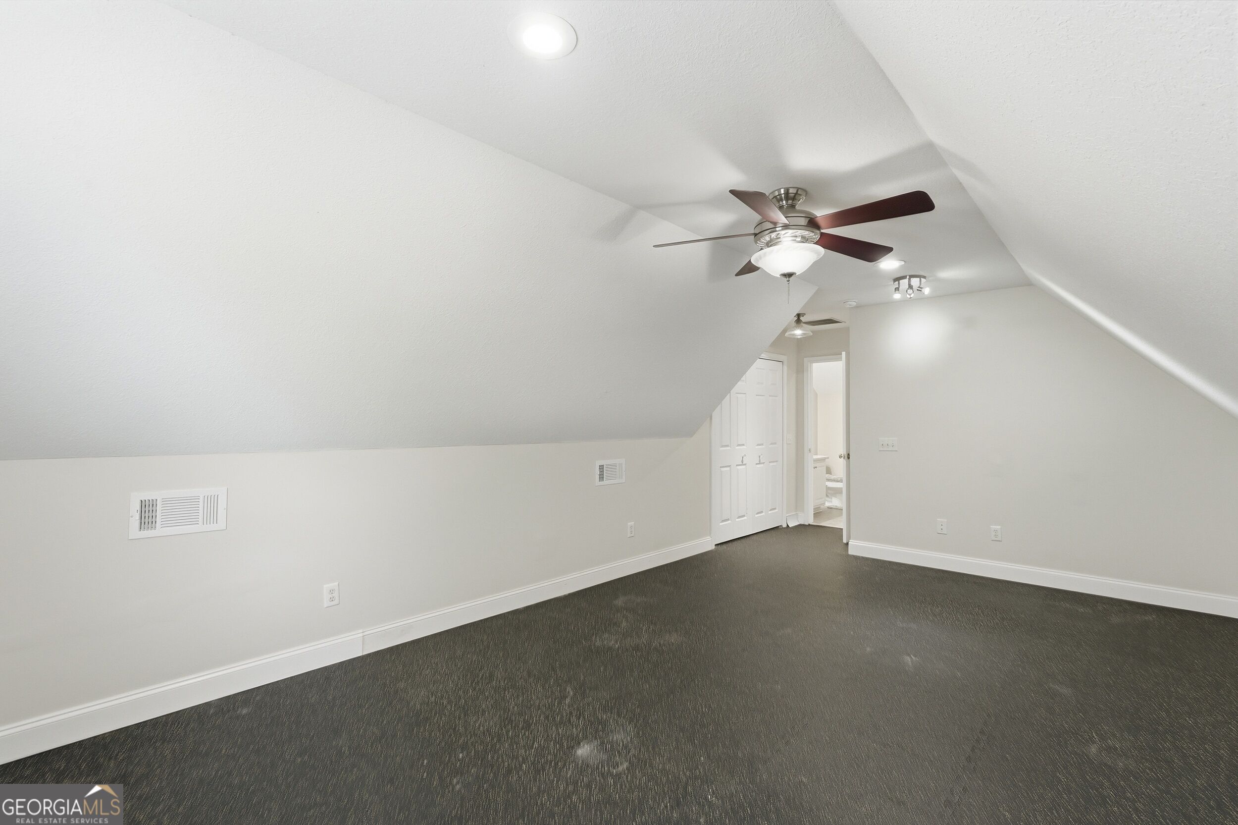 1201 E Hampton Drive Property Photo 30