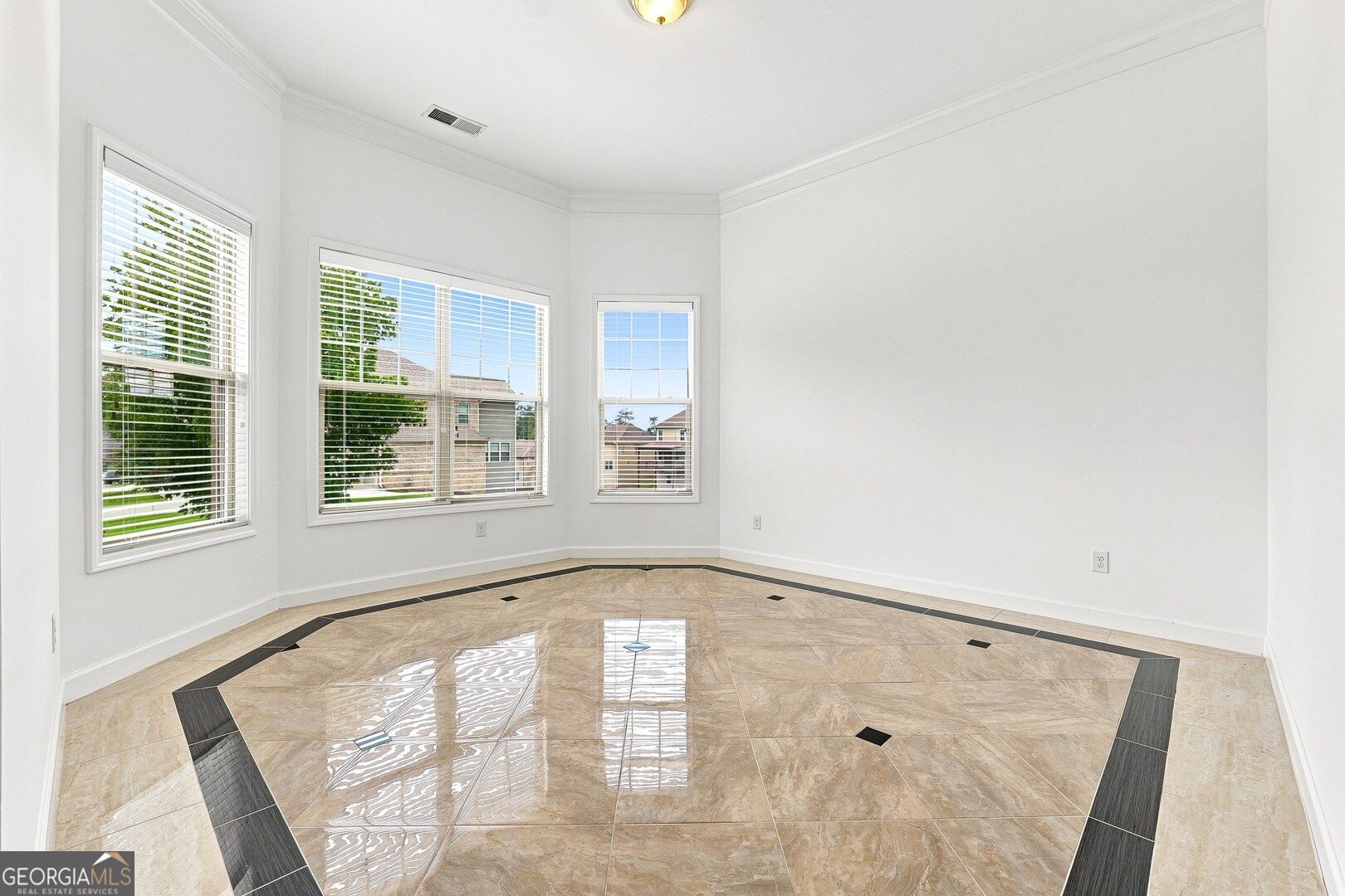 810 Grand Reserve Drive Property Photo 6