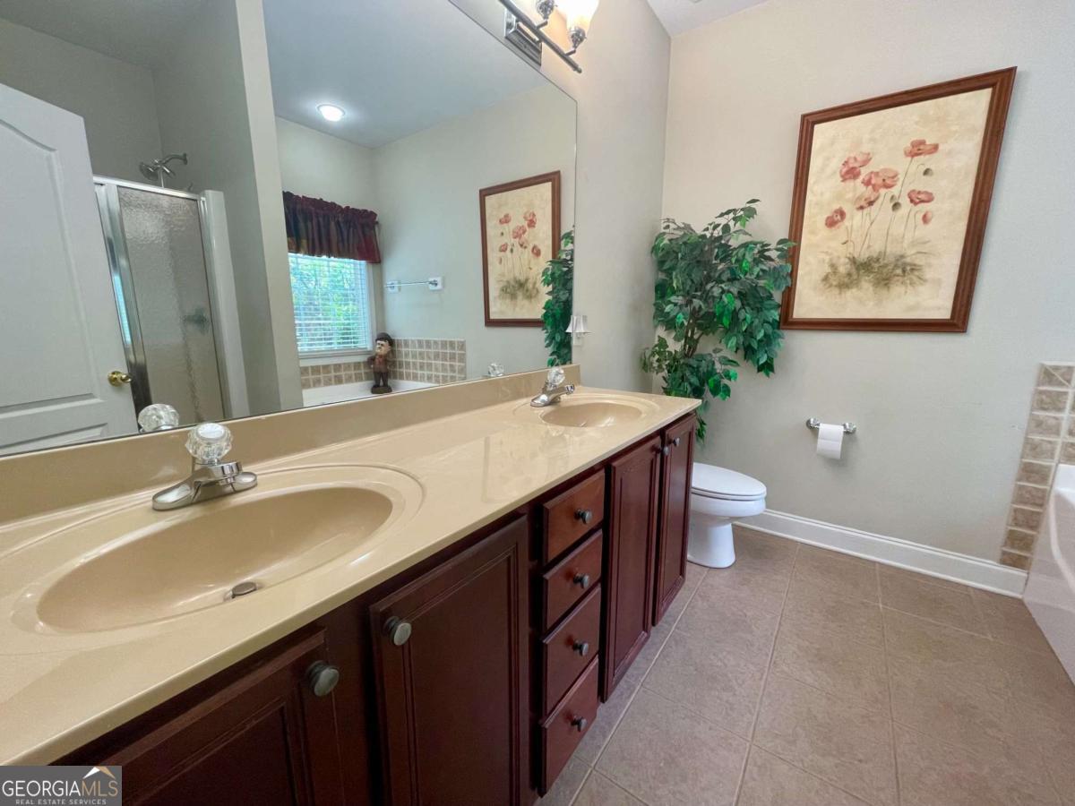930 Vinings Drive Property Photo 15
