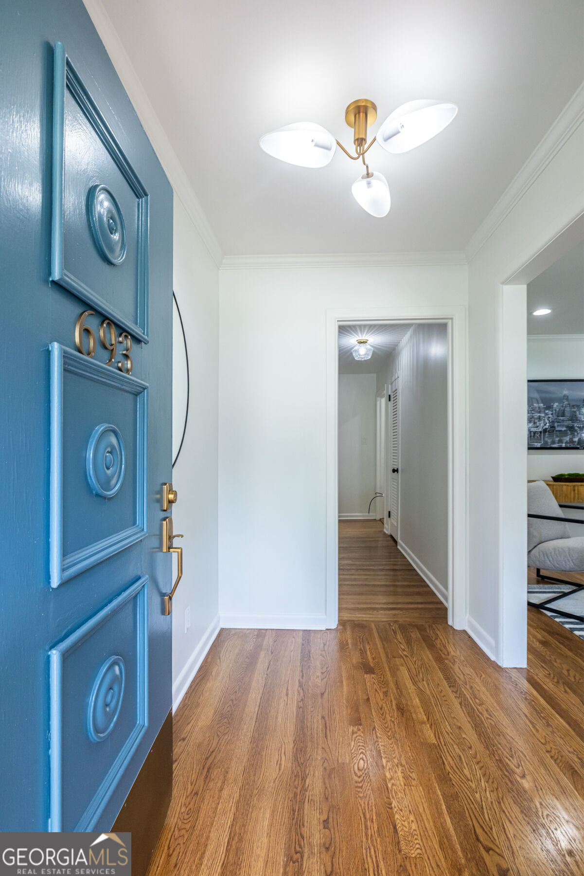 693 N Superior Avenue Property Photo 9