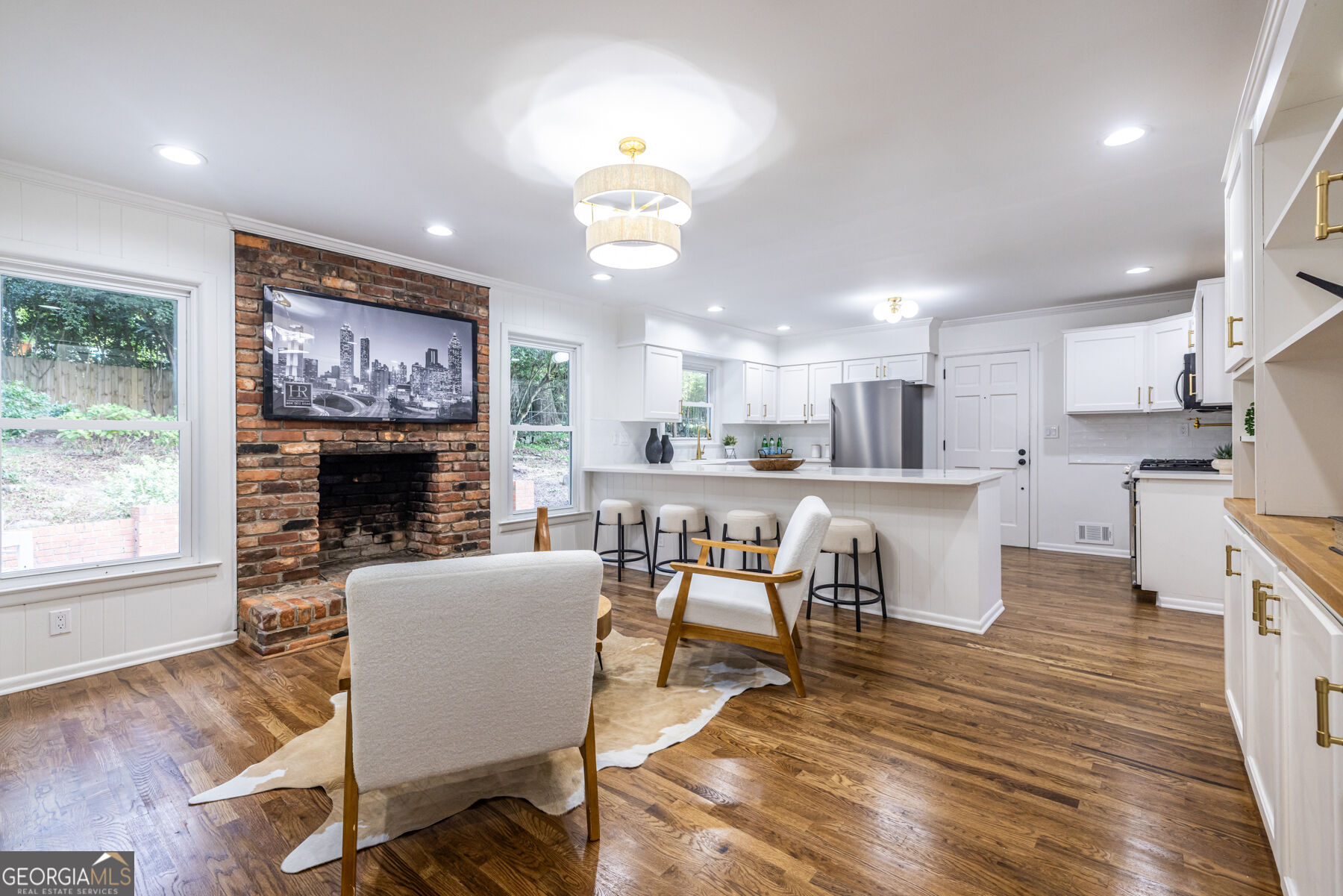 693 N Superior Avenue Property Photo 19
