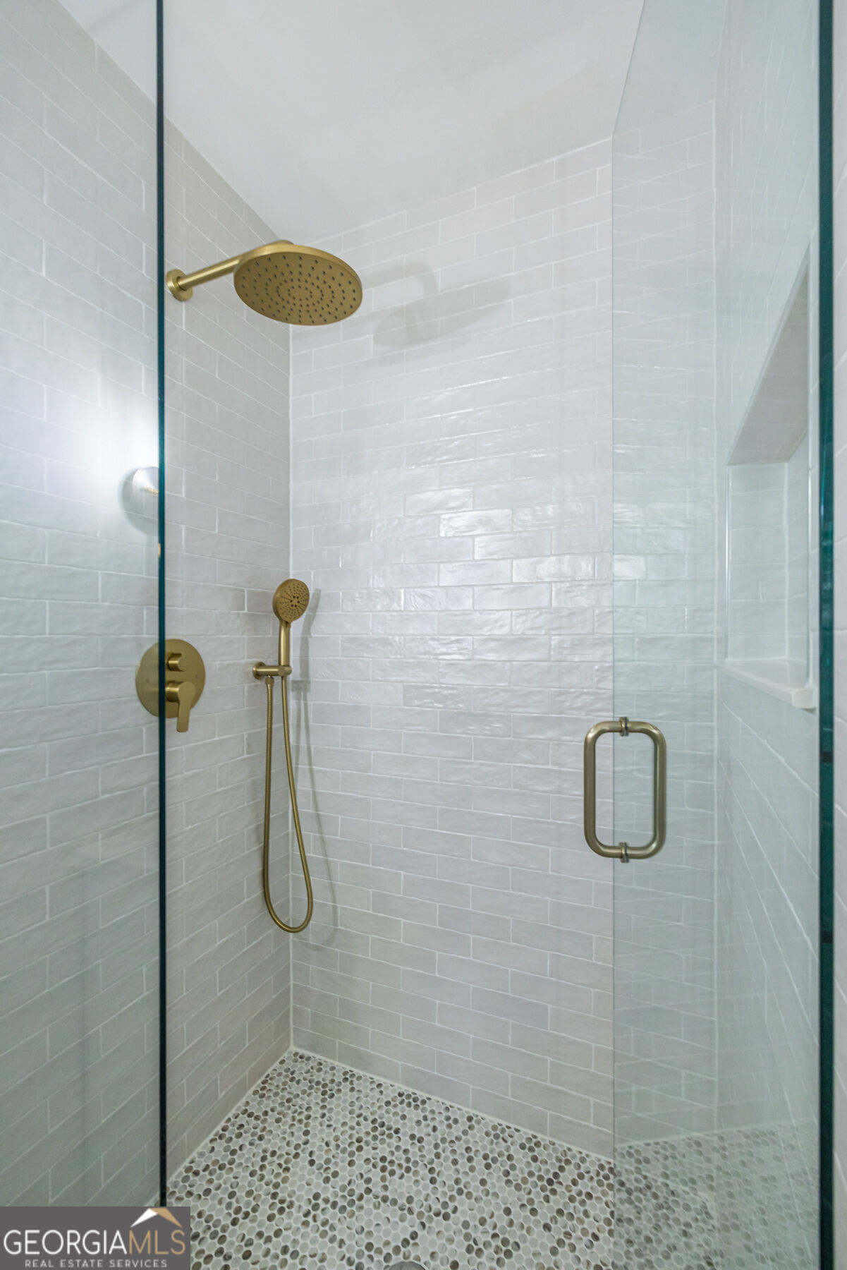 693 N Superior Avenue Property Photo 33