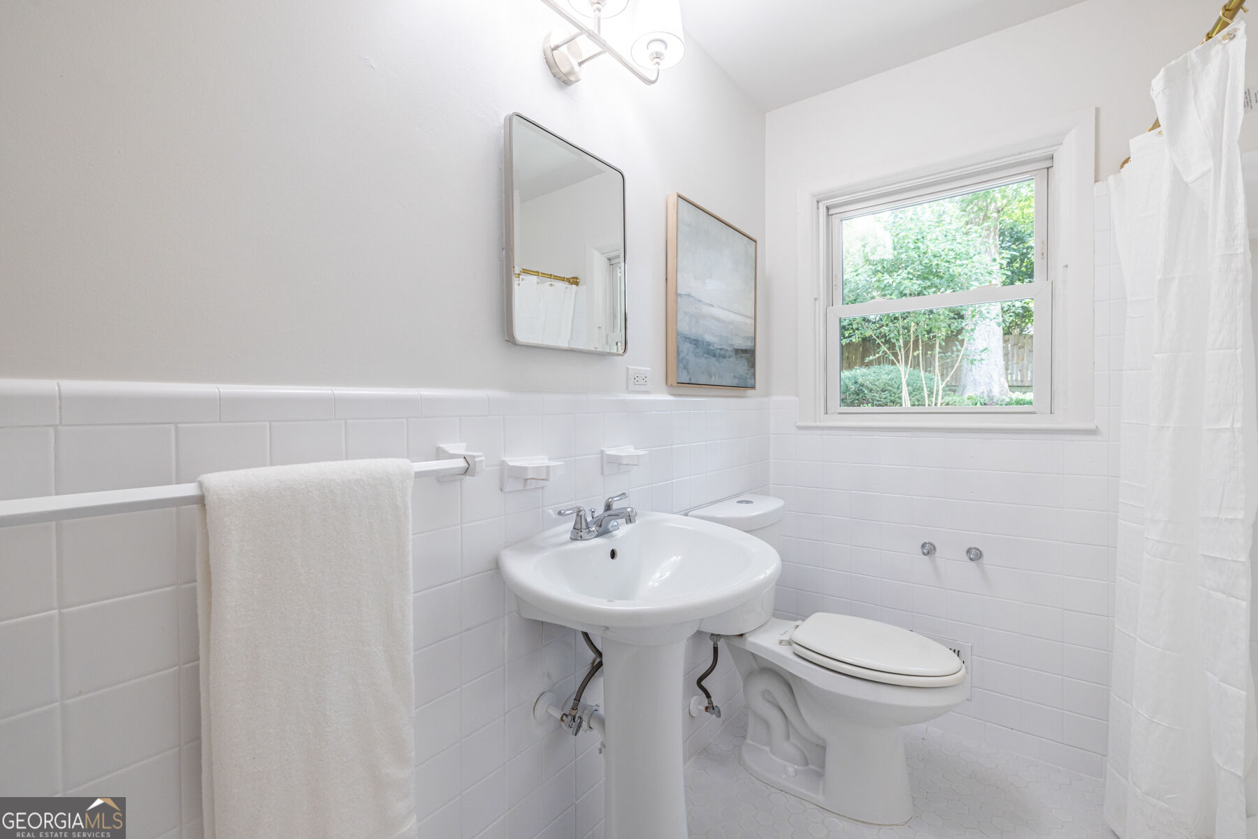 693 N Superior Avenue Property Photo 36