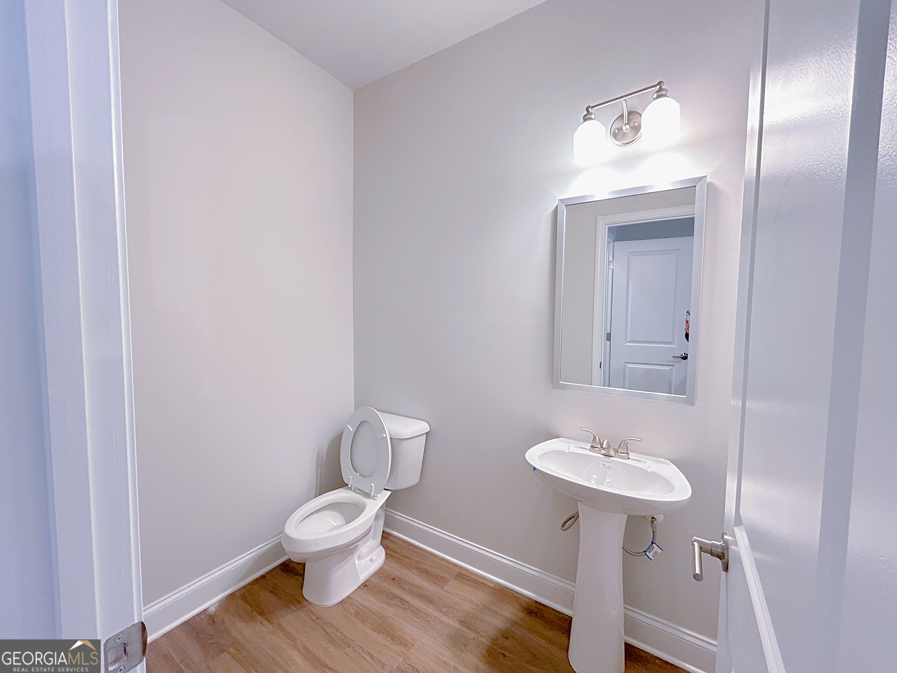2586 Mills Commons Drive Property Photo 6