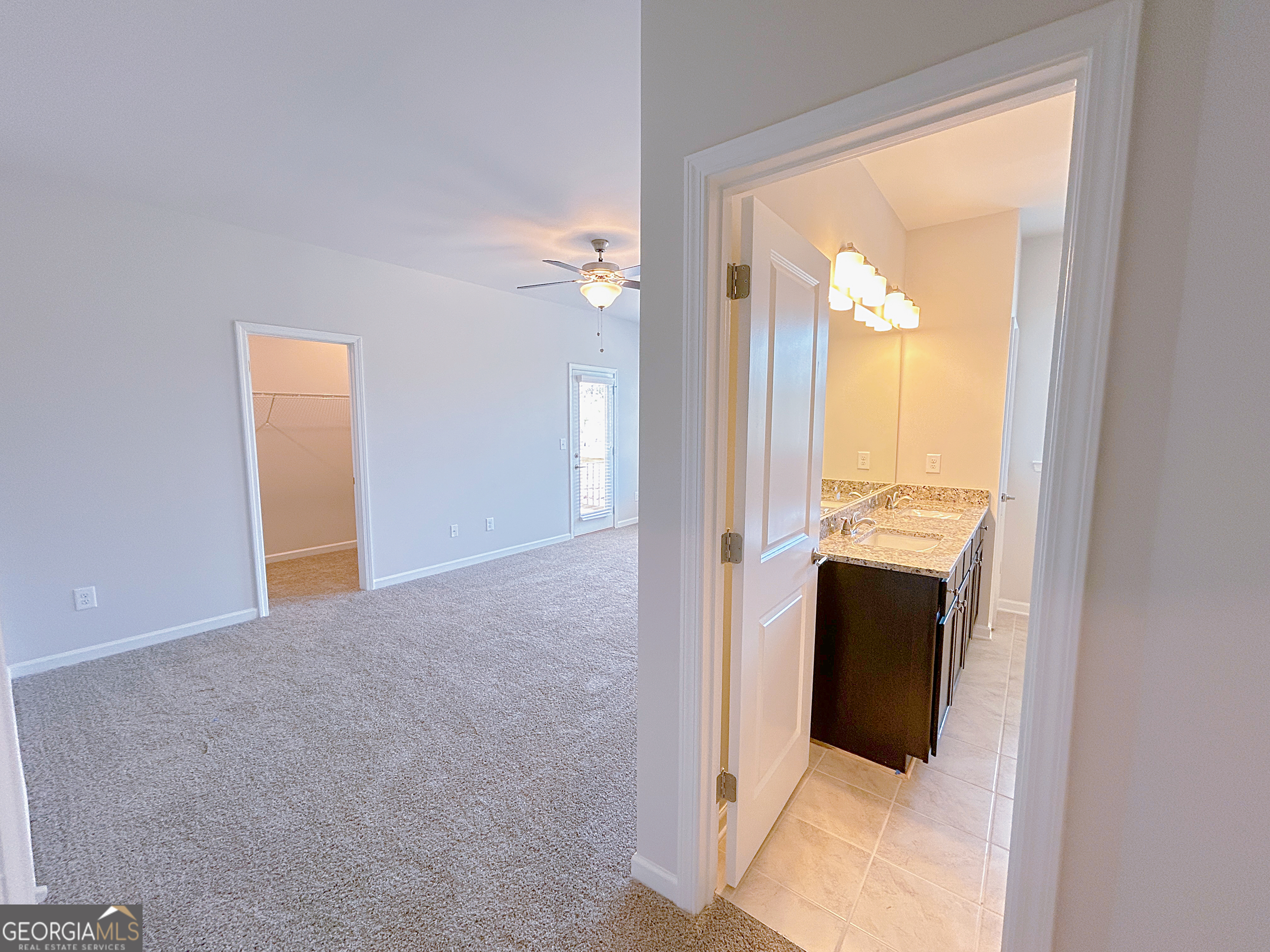 2586 Mills Commons Drive Property Photo 9