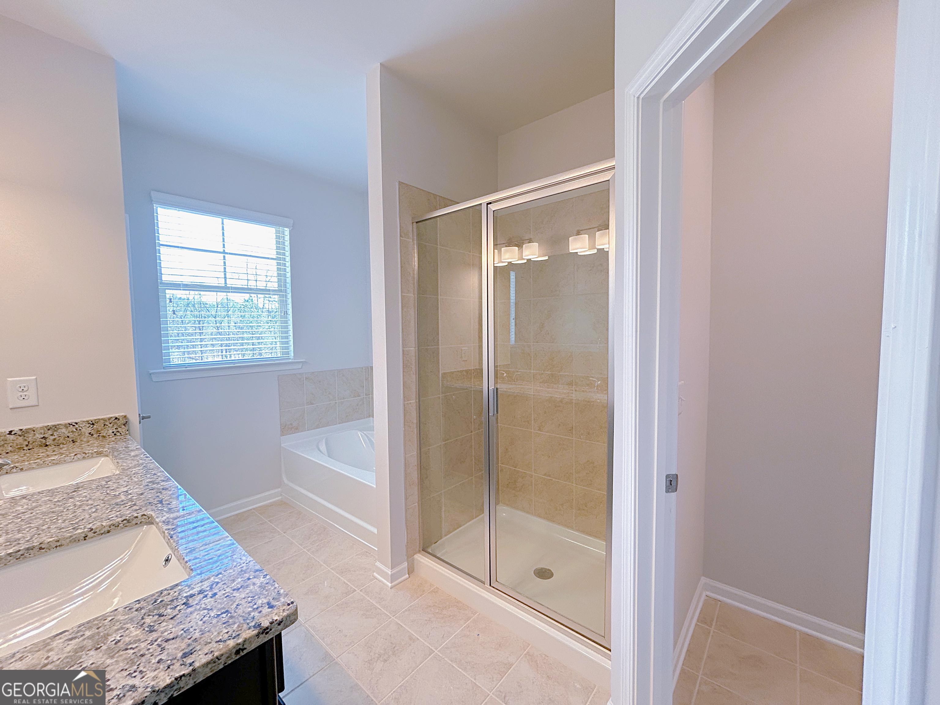 2586 Mills Commons Drive Property Photo 10