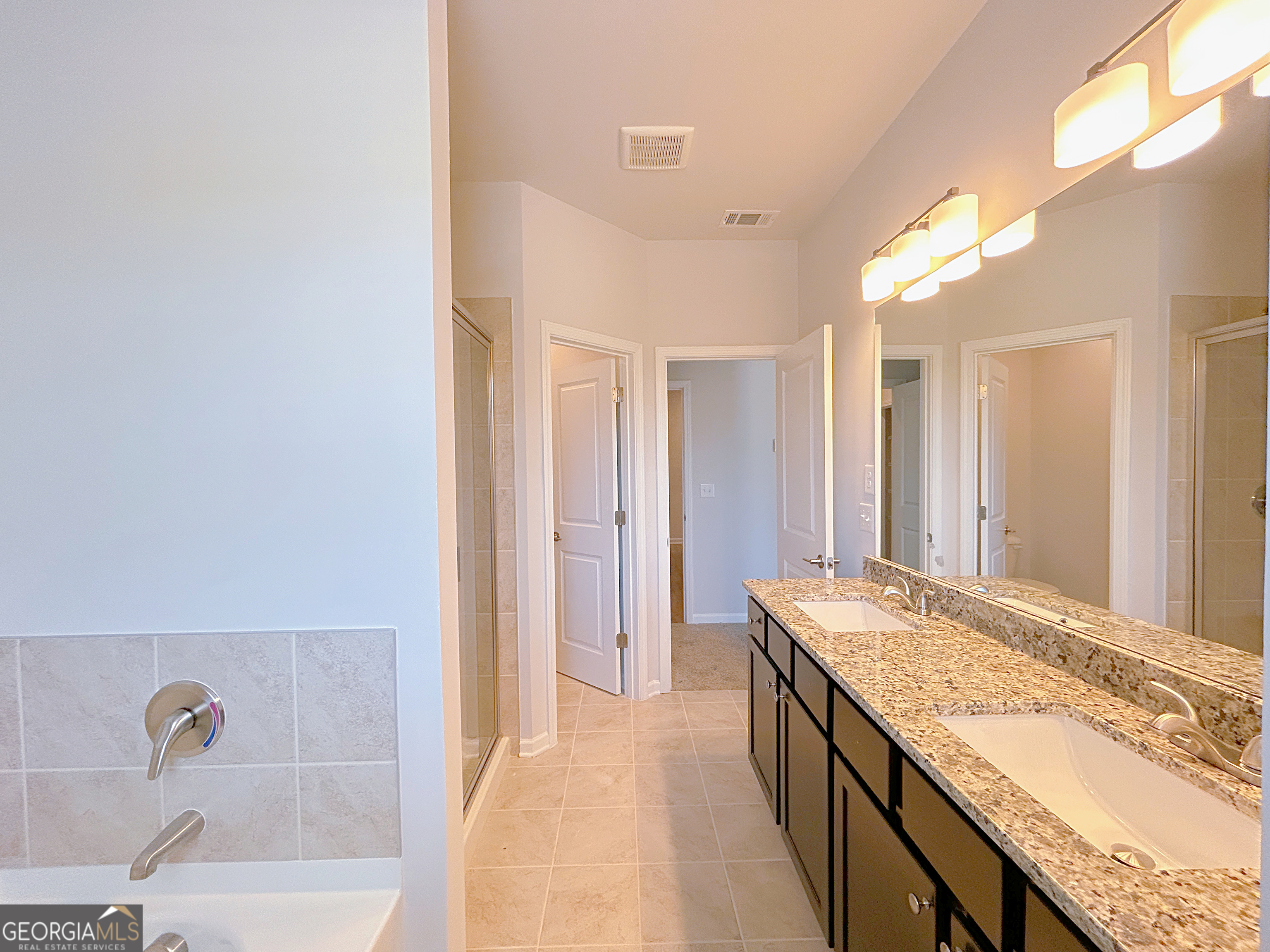 2586 Mills Commons Drive Property Photo 12