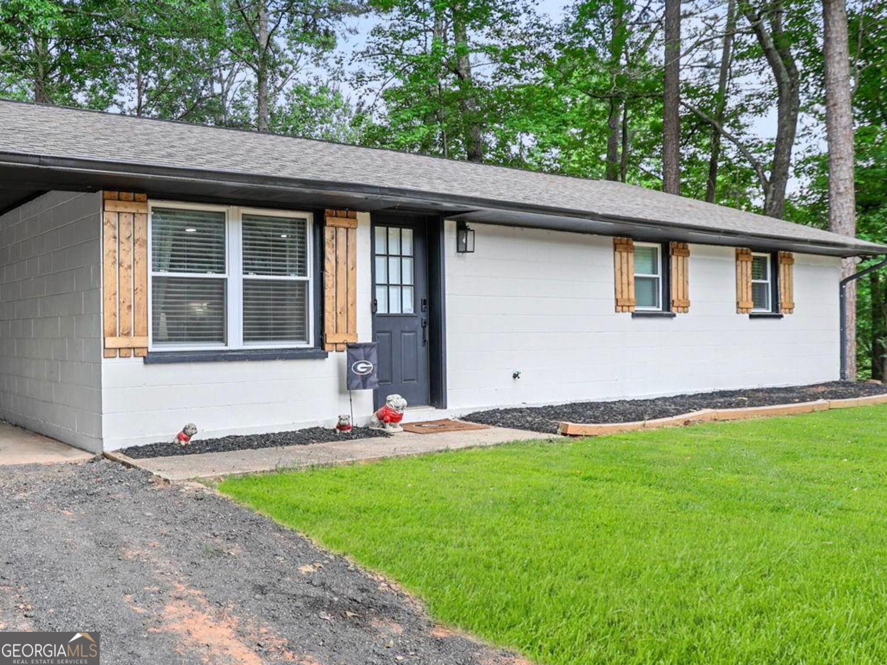 2165 S River Road Property Photo 1