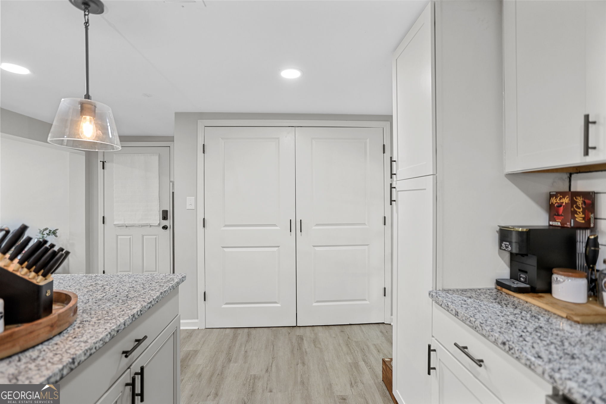2165 S River Road Property Photo 8