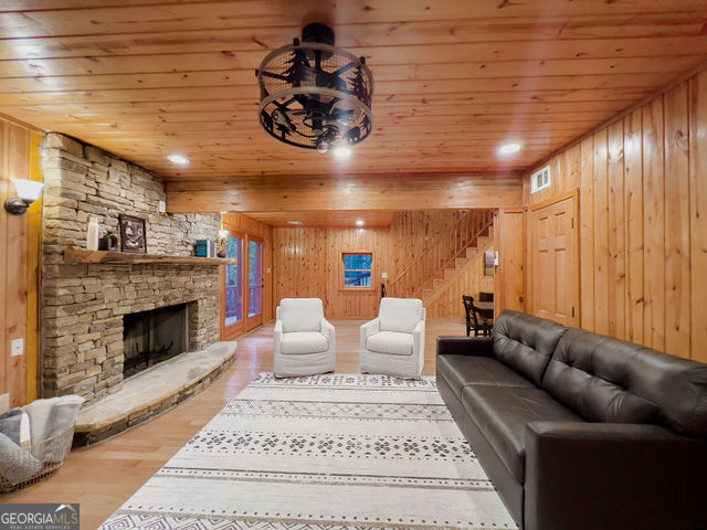 893 Hooper Road Property Photo 11
