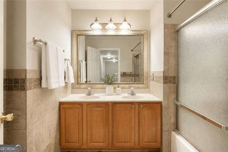 3820 Devenwood Way Property Photo 32