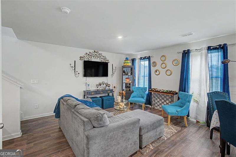 635 Tudor Street Property Photo 8