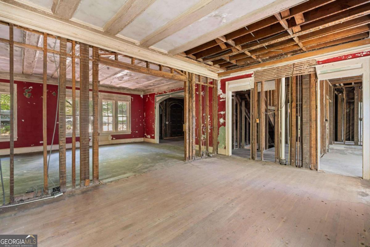 843 Springdale Road Ne Property Photo 15