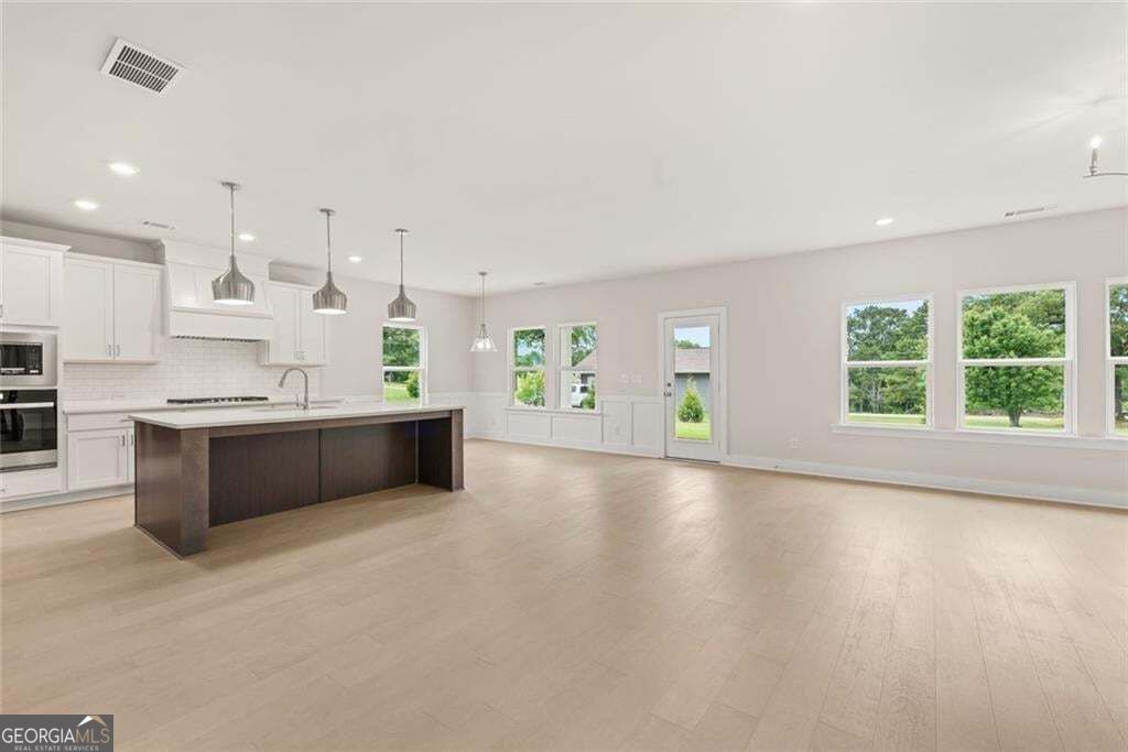 8315 Creekside Overlook Drive Property Photo 4