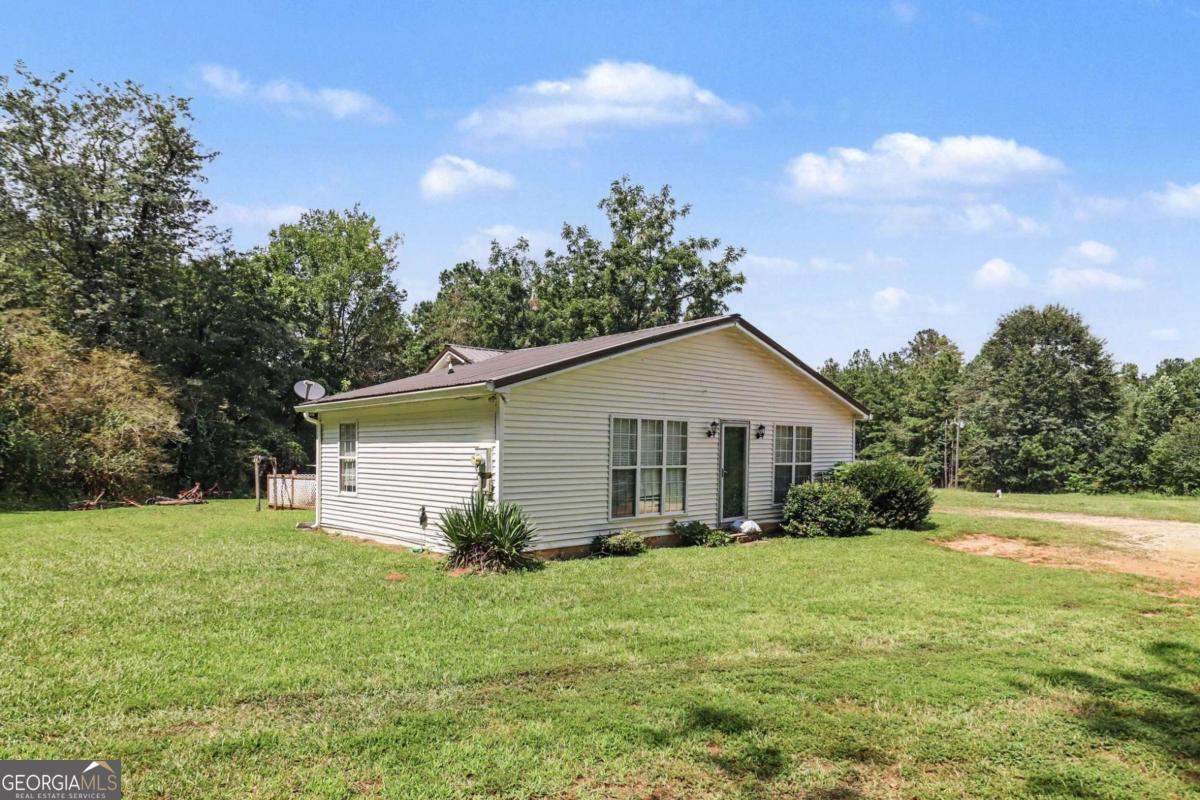 88 Old Waco Road Property Photo 7