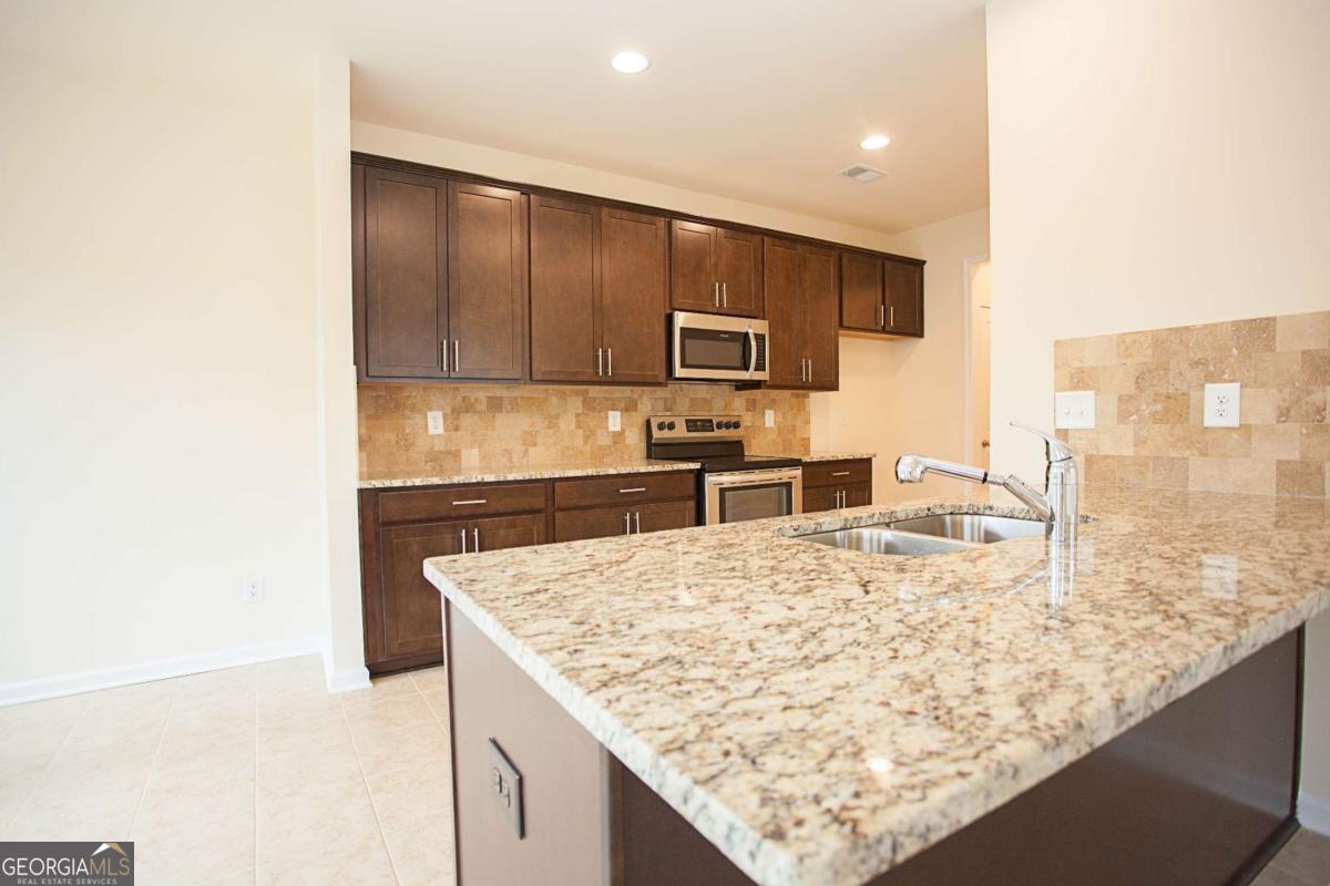 4505 Almanor Circle Property Photo 13