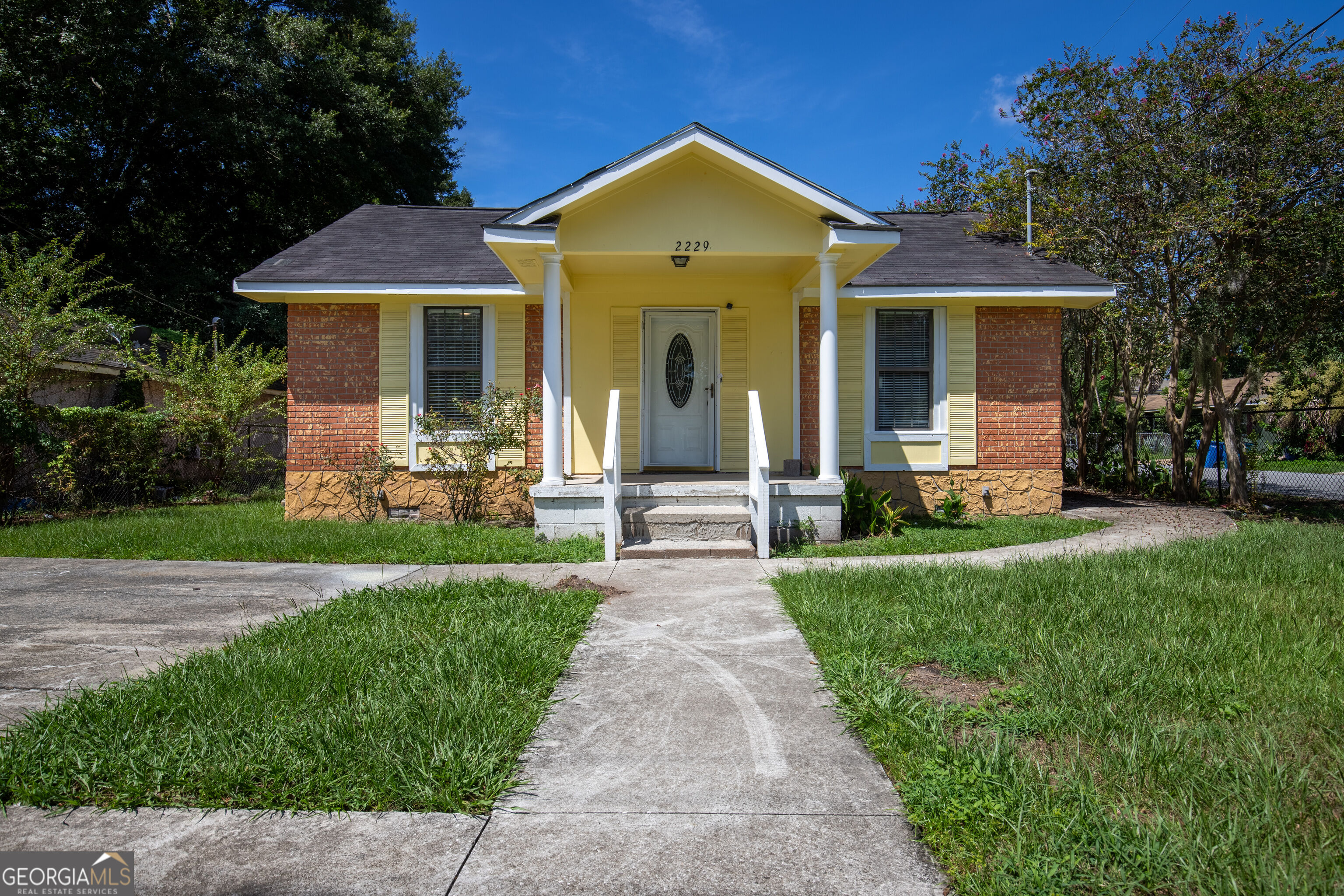 2229 Lee Street Property Photo 1