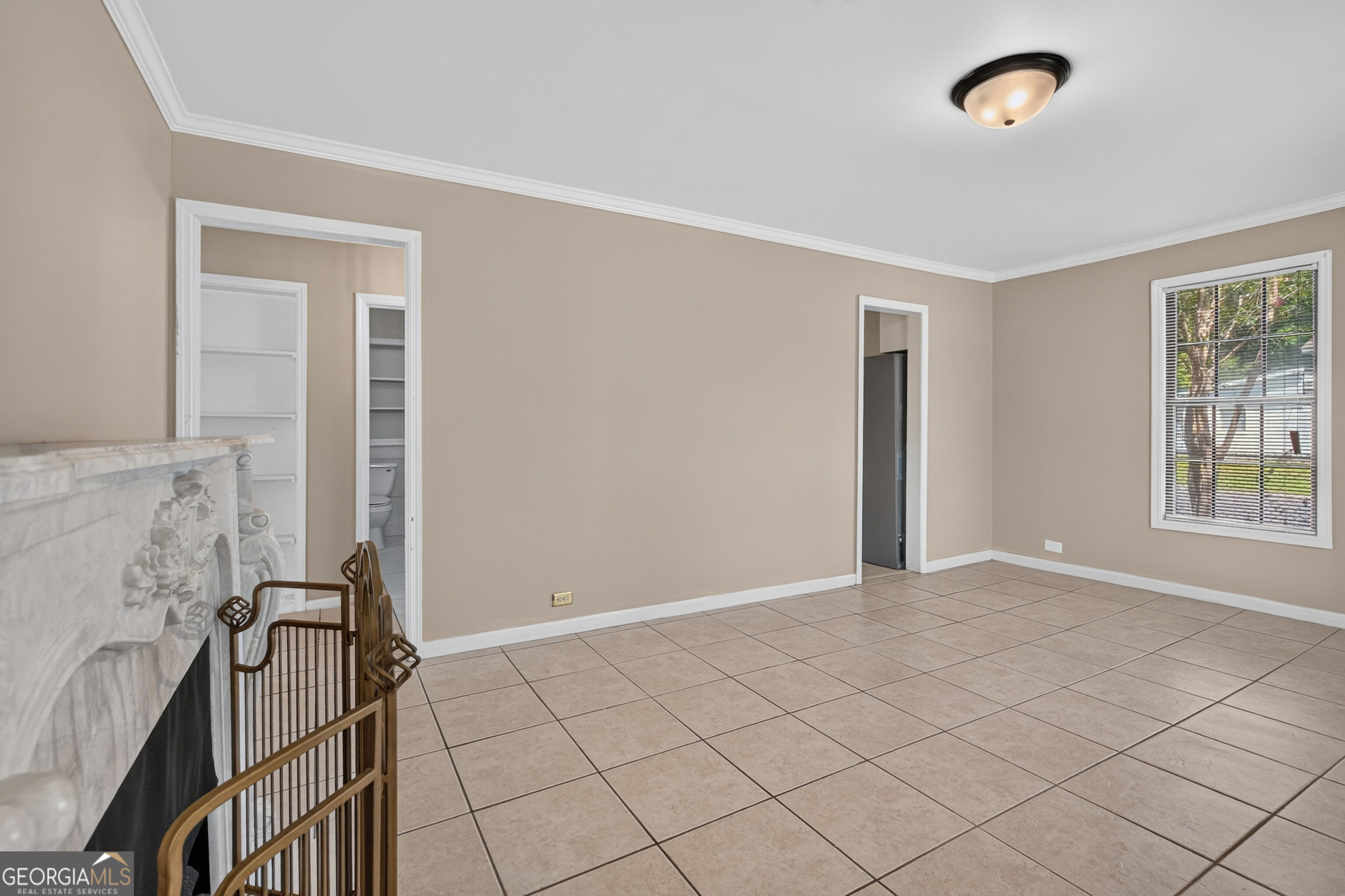 2229 Lee Street Property Photo 3