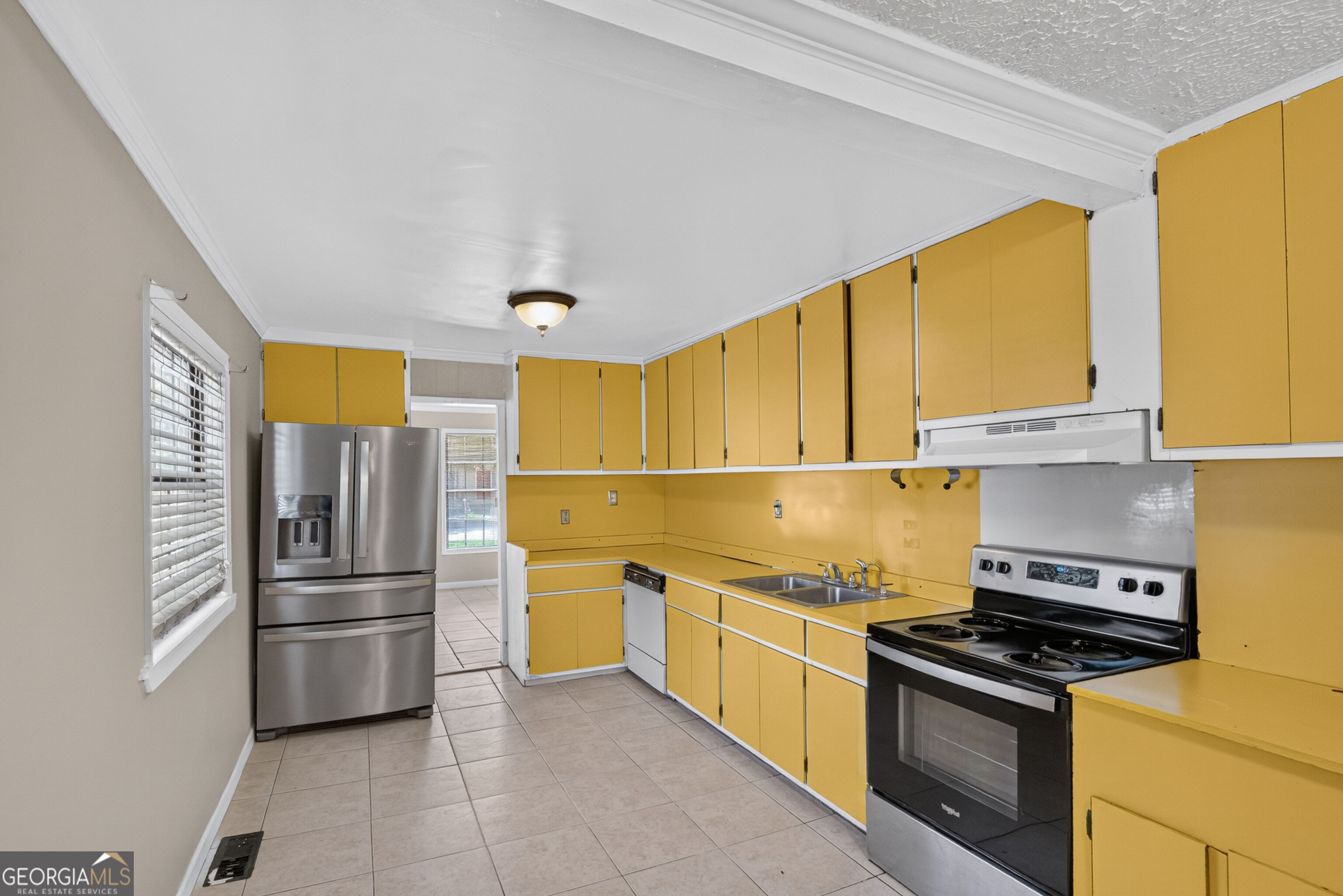 2229 Lee Street Property Photo 5