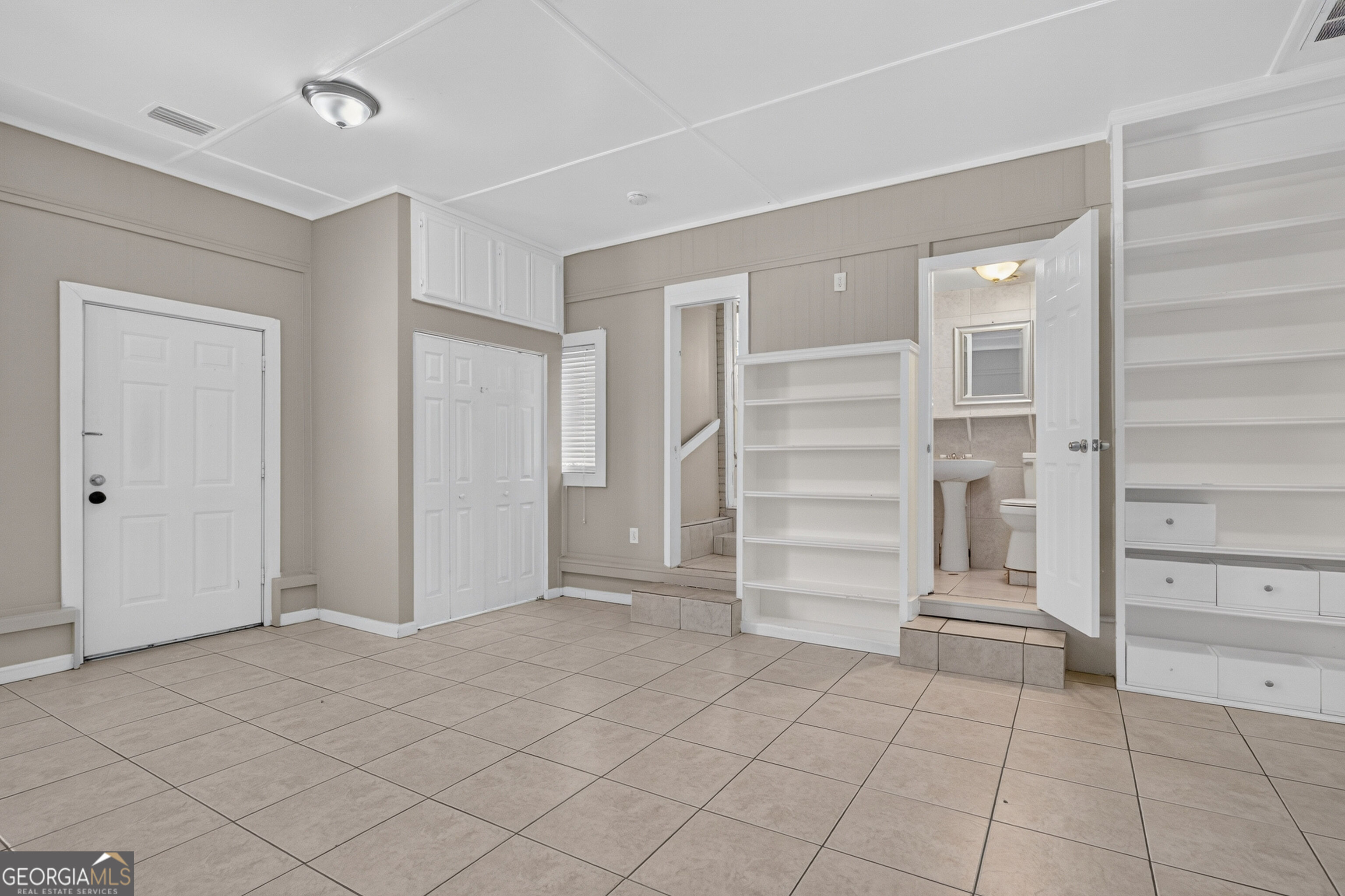2229 Lee Street Property Photo 14