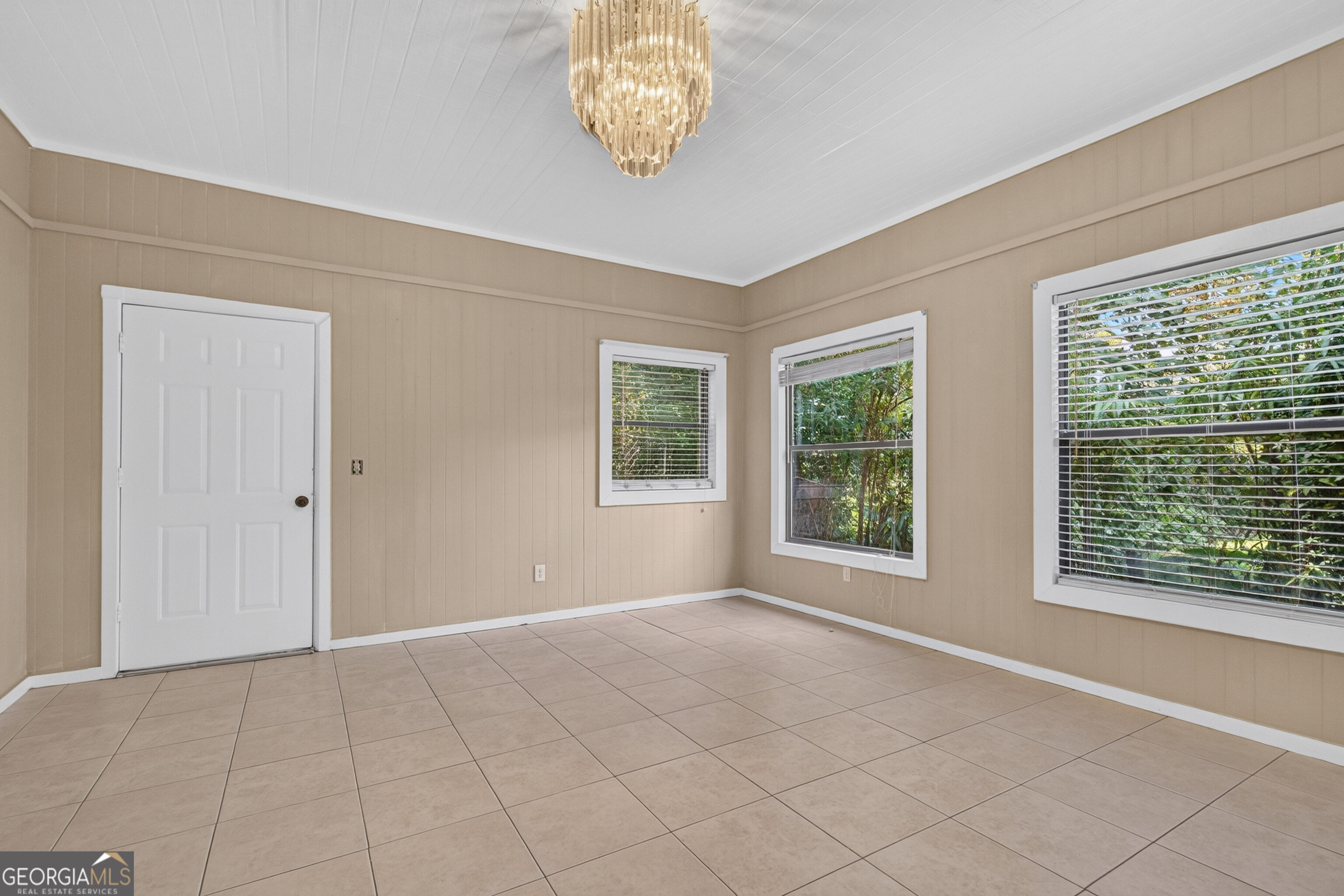 2229 Lee Street Property Photo 19