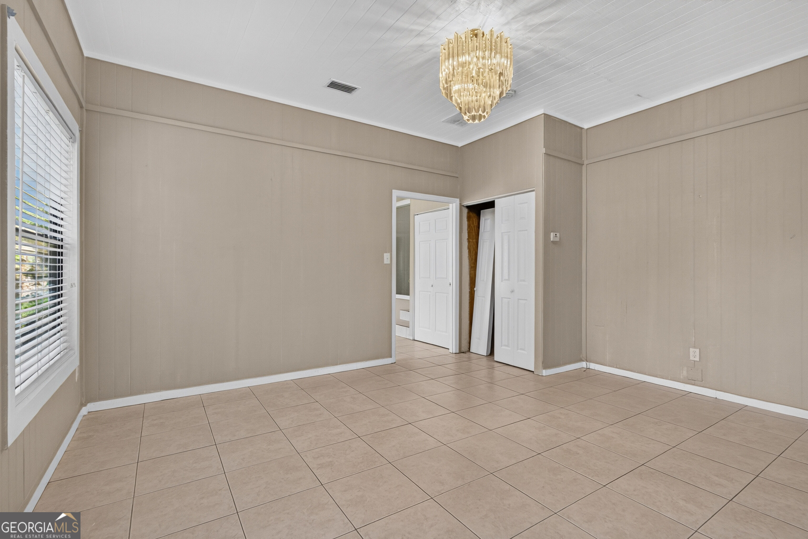 2229 Lee Street Property Photo 21