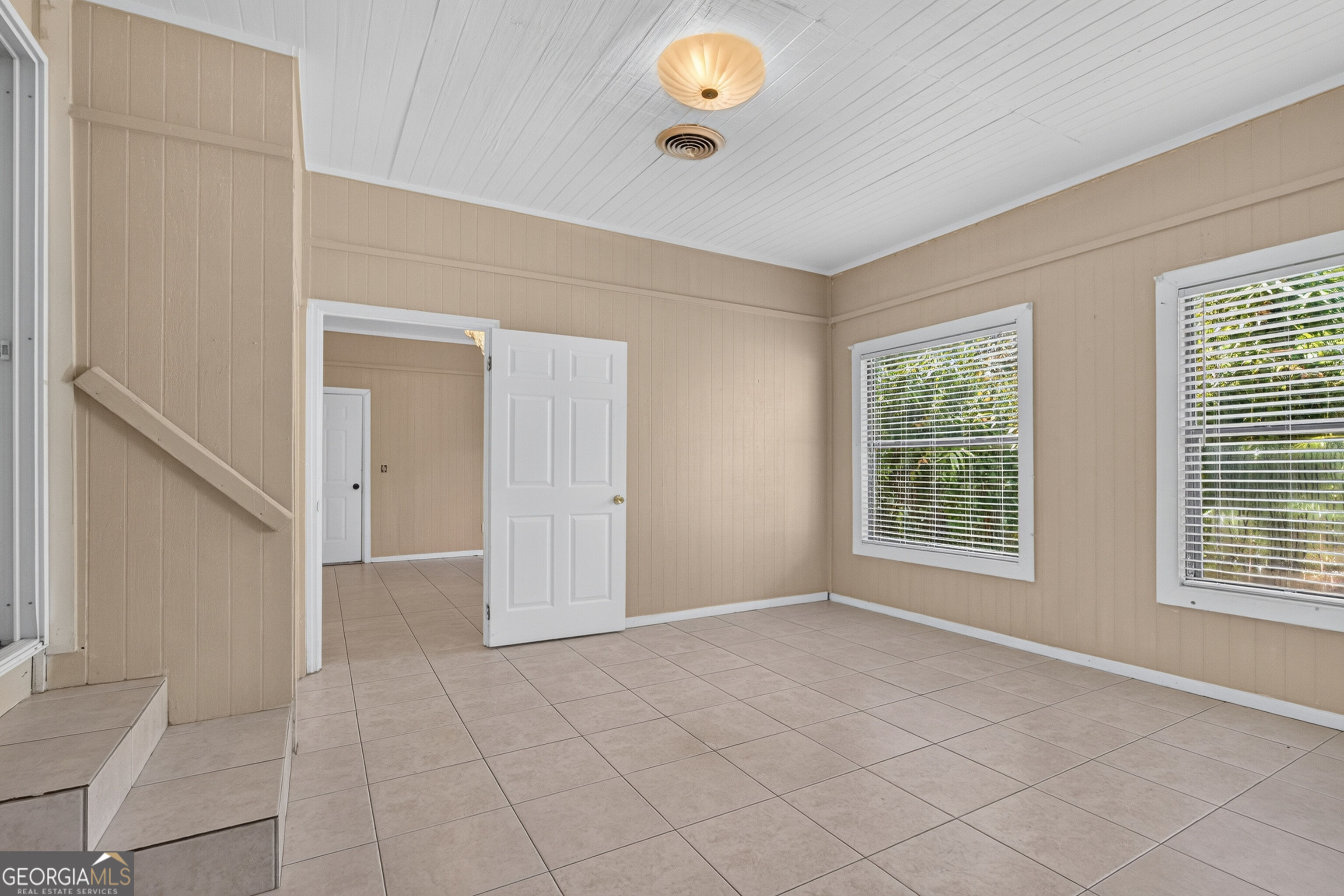 2229 Lee Street Property Photo 23
