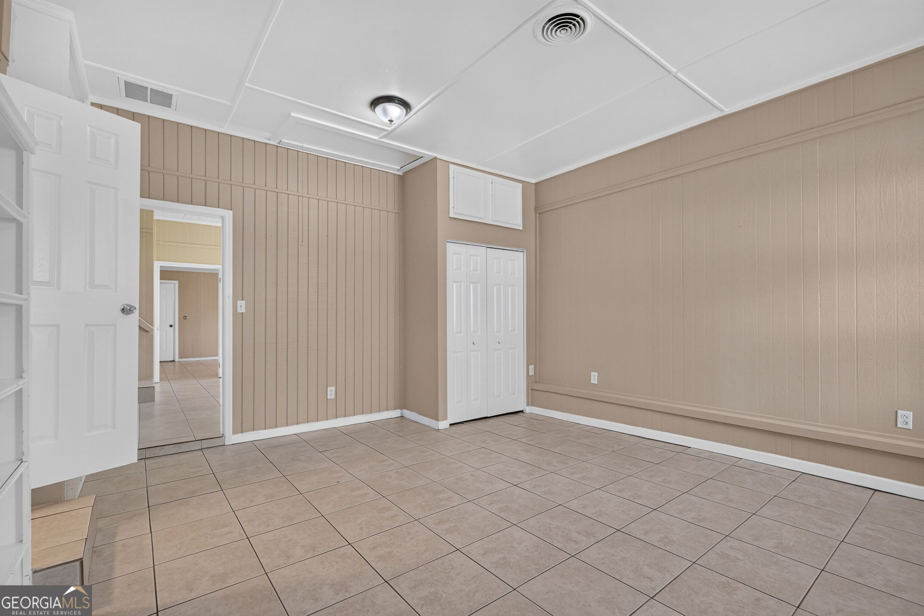 2229 Lee Street Property Photo 24