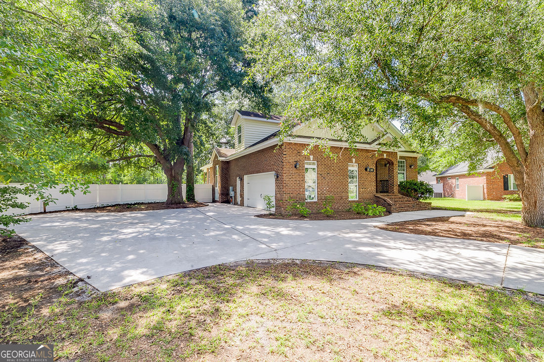 104 Myrtlewood Court Property Photo 4