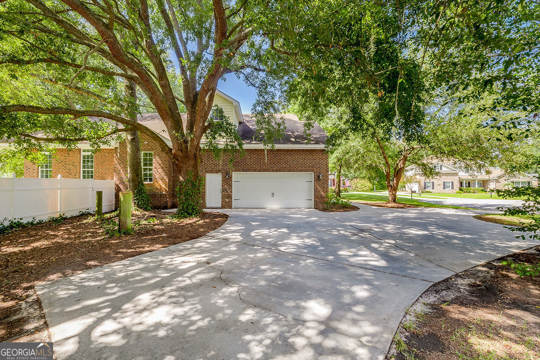 104 Myrtlewood Court Property Photo 5