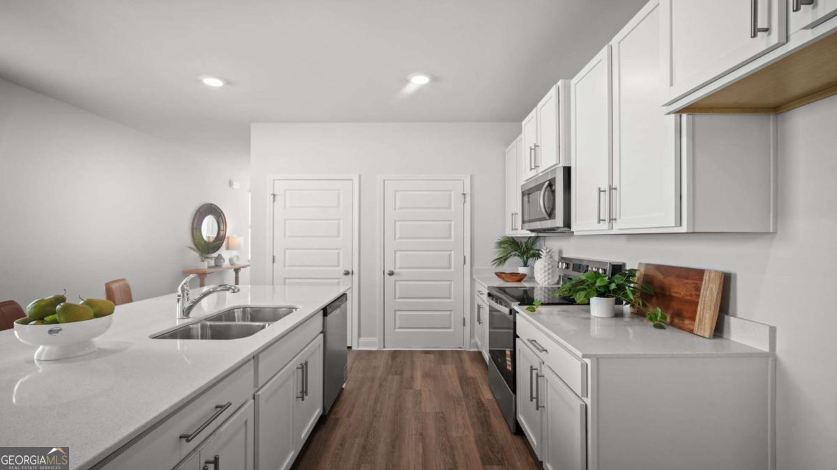 408 Mims Street Property Photo 5