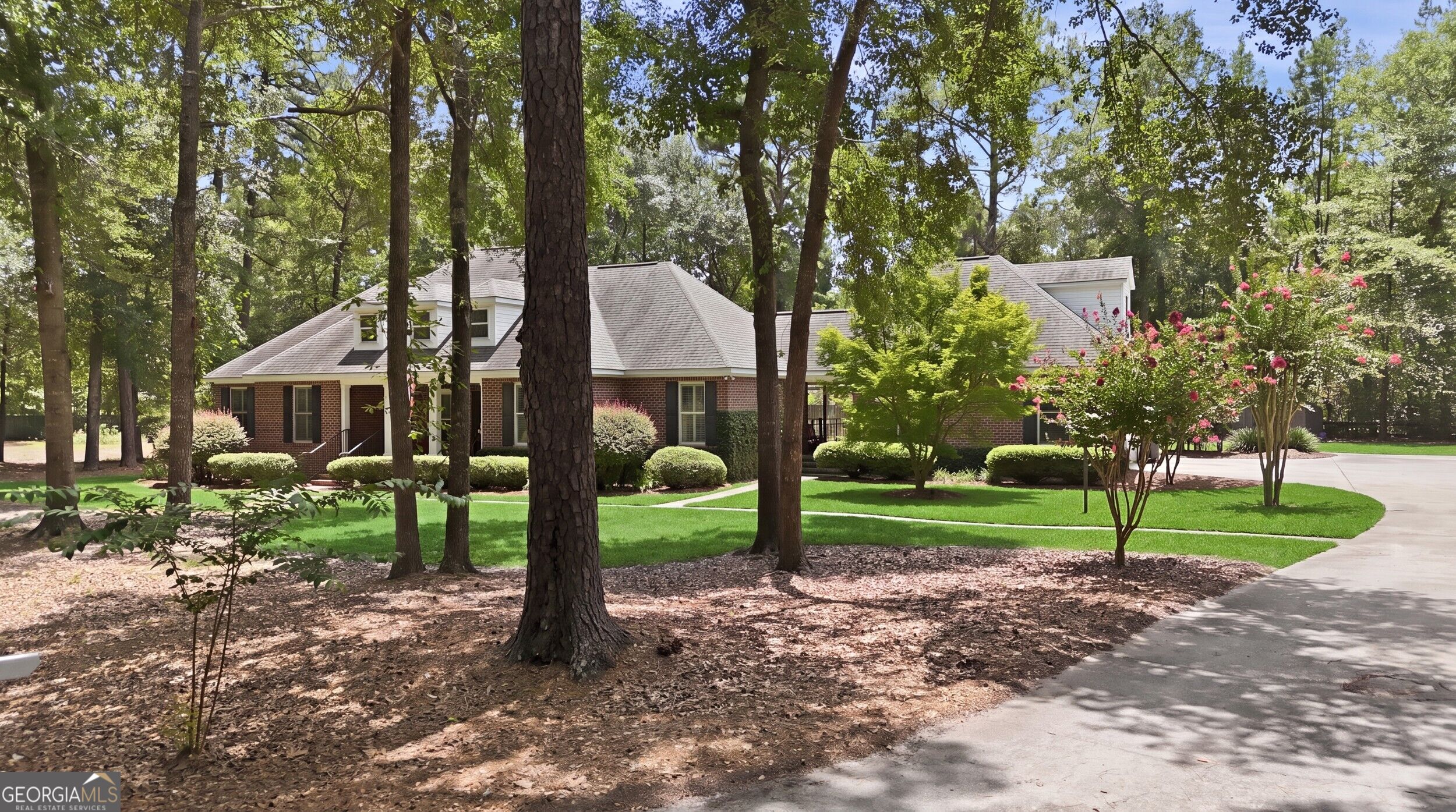 399 Creekside Cove Property Photo 3