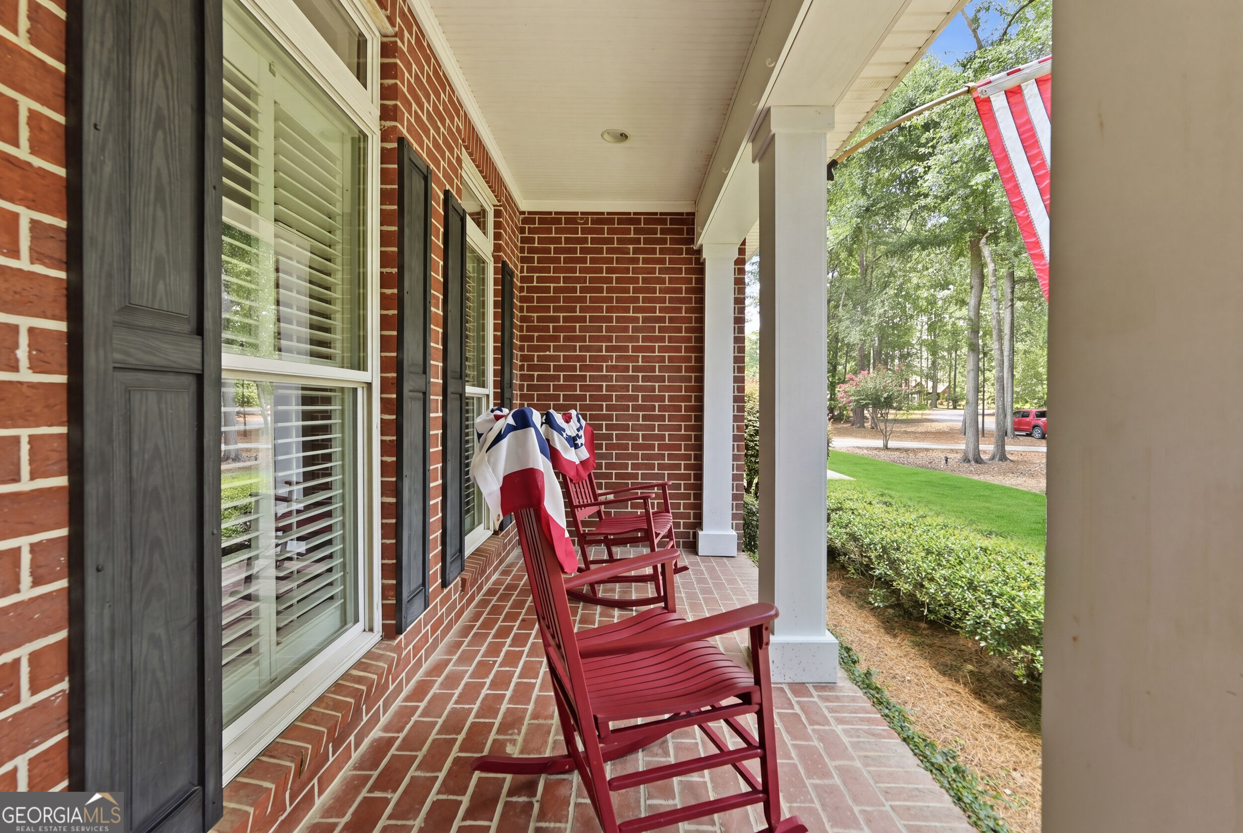 399 Creekside Cove Property Photo 4