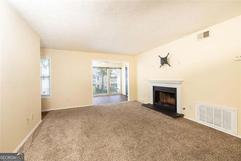 910 Augusta Drive Se Property Photo 9