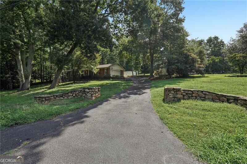 1025 Greenwood Acres Drive Property Photo 2