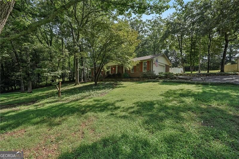 1025 Greenwood Acres Drive Property Photo 3